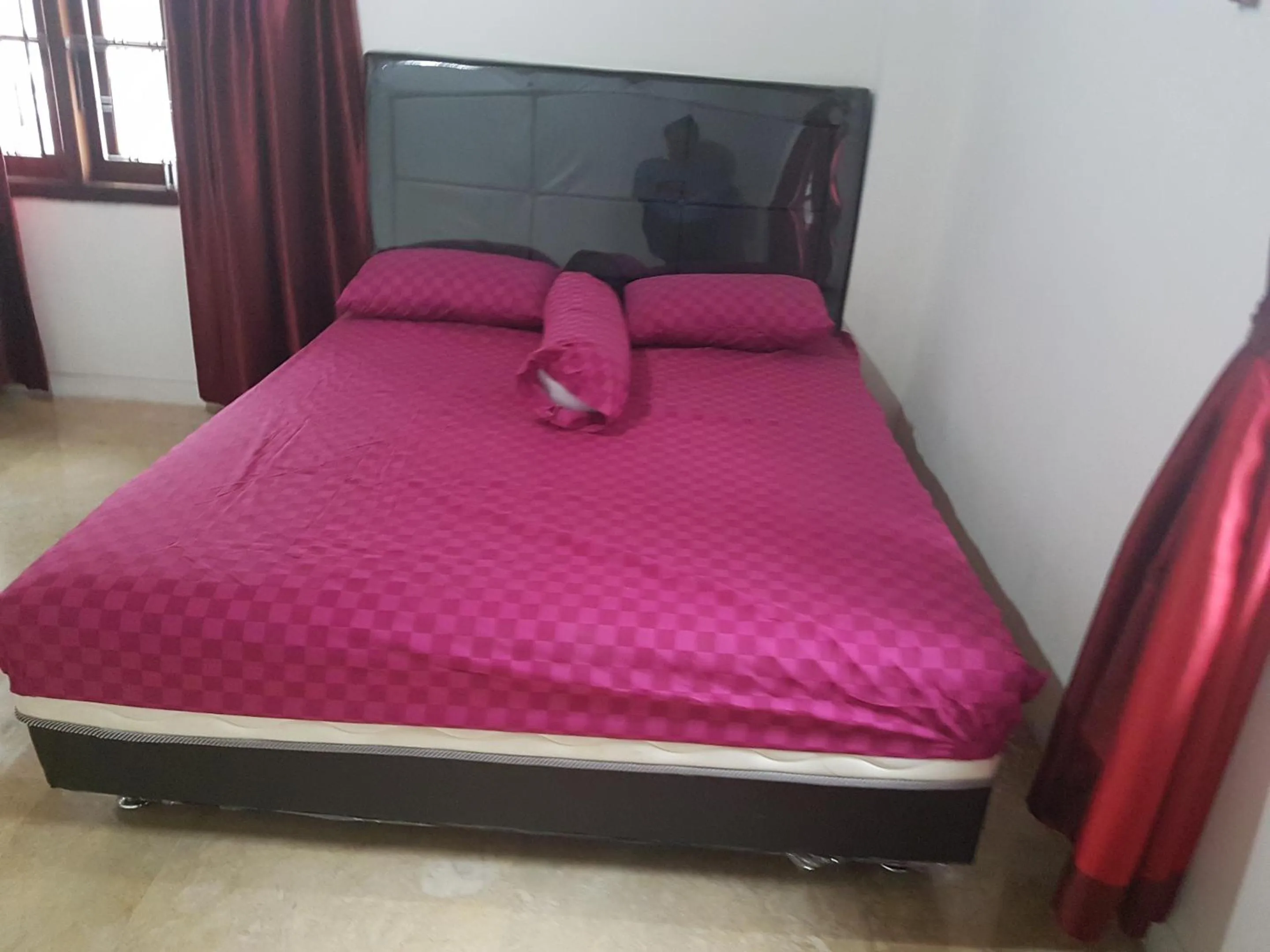 Bed in Mayestik Guest House Syariah