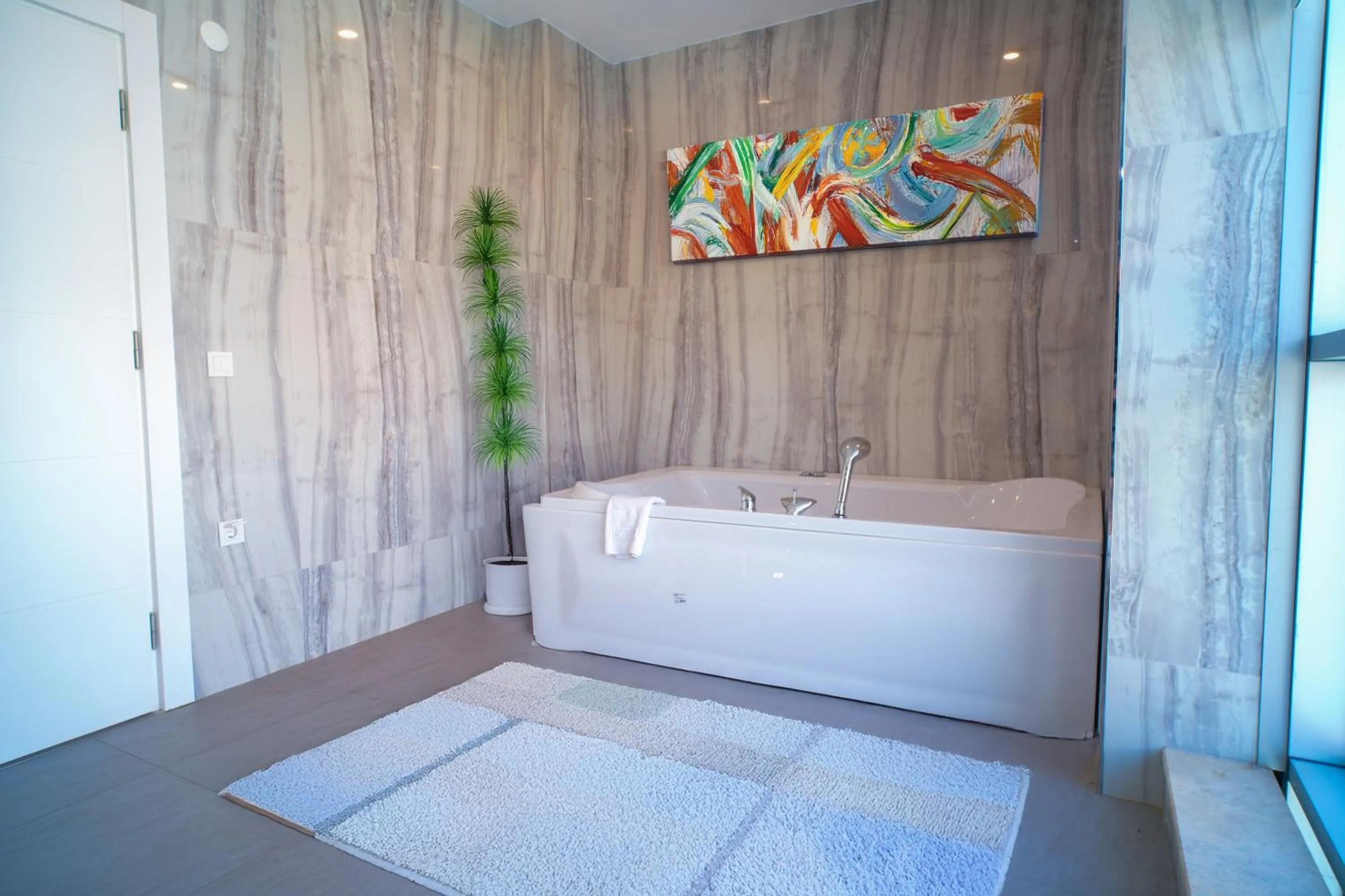 Bathroom, Bed in Graf Victor Apart Hotel