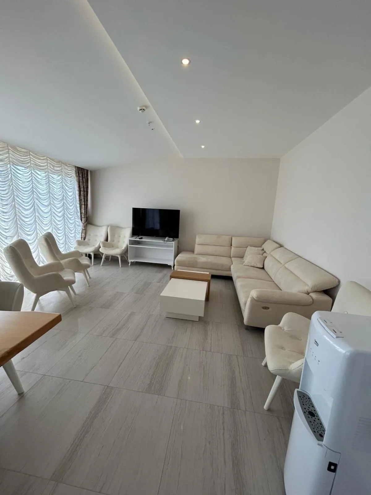 Communal lounge/ TV room in Graf Victor Apart Hotel