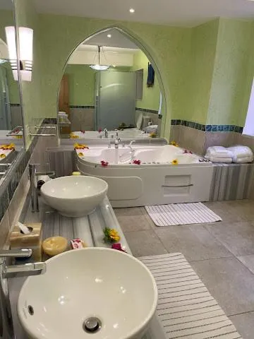 Bathroom in Lazib Inn Resort & Spa