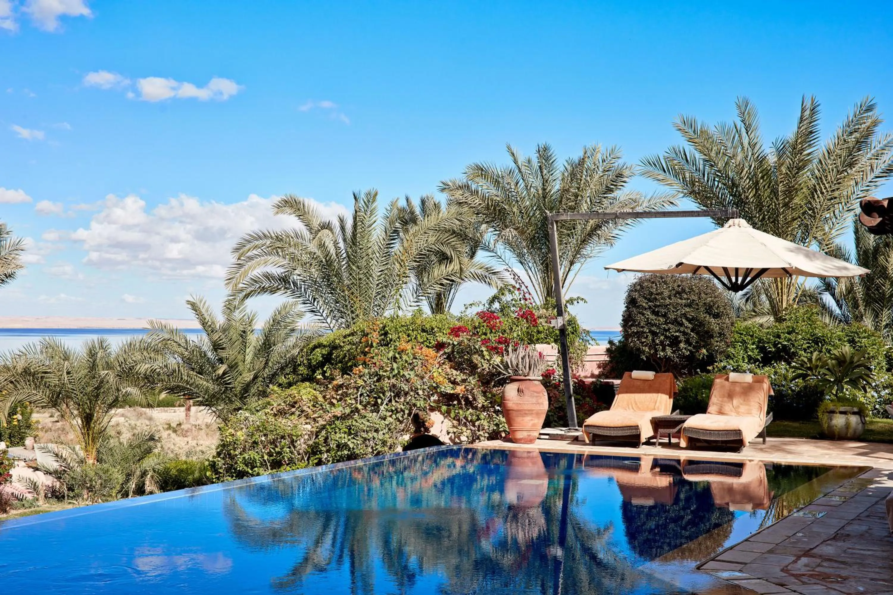 Swimming pool in Lazib Inn Resort & Spa