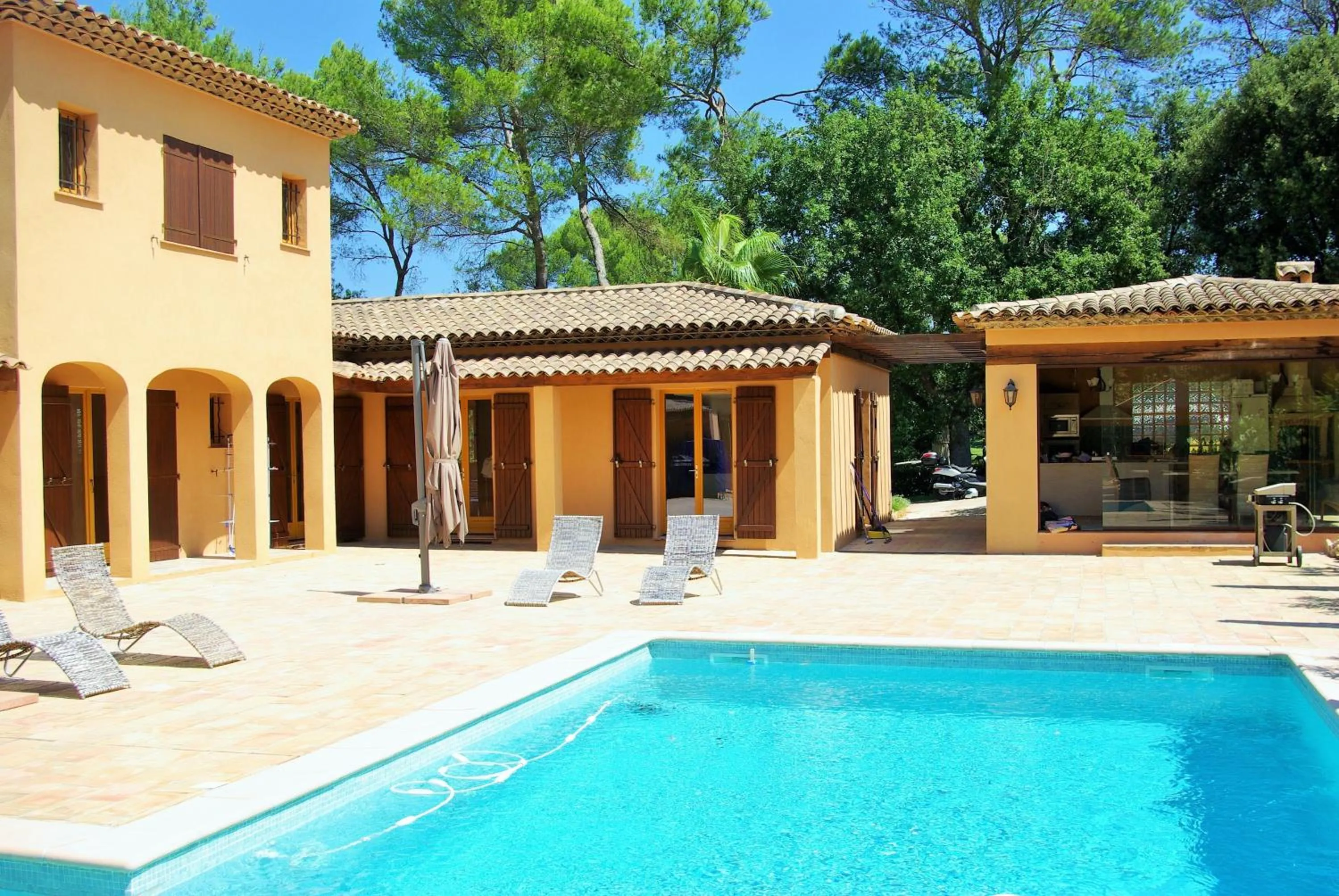 Property building in Domaine Les Cigales