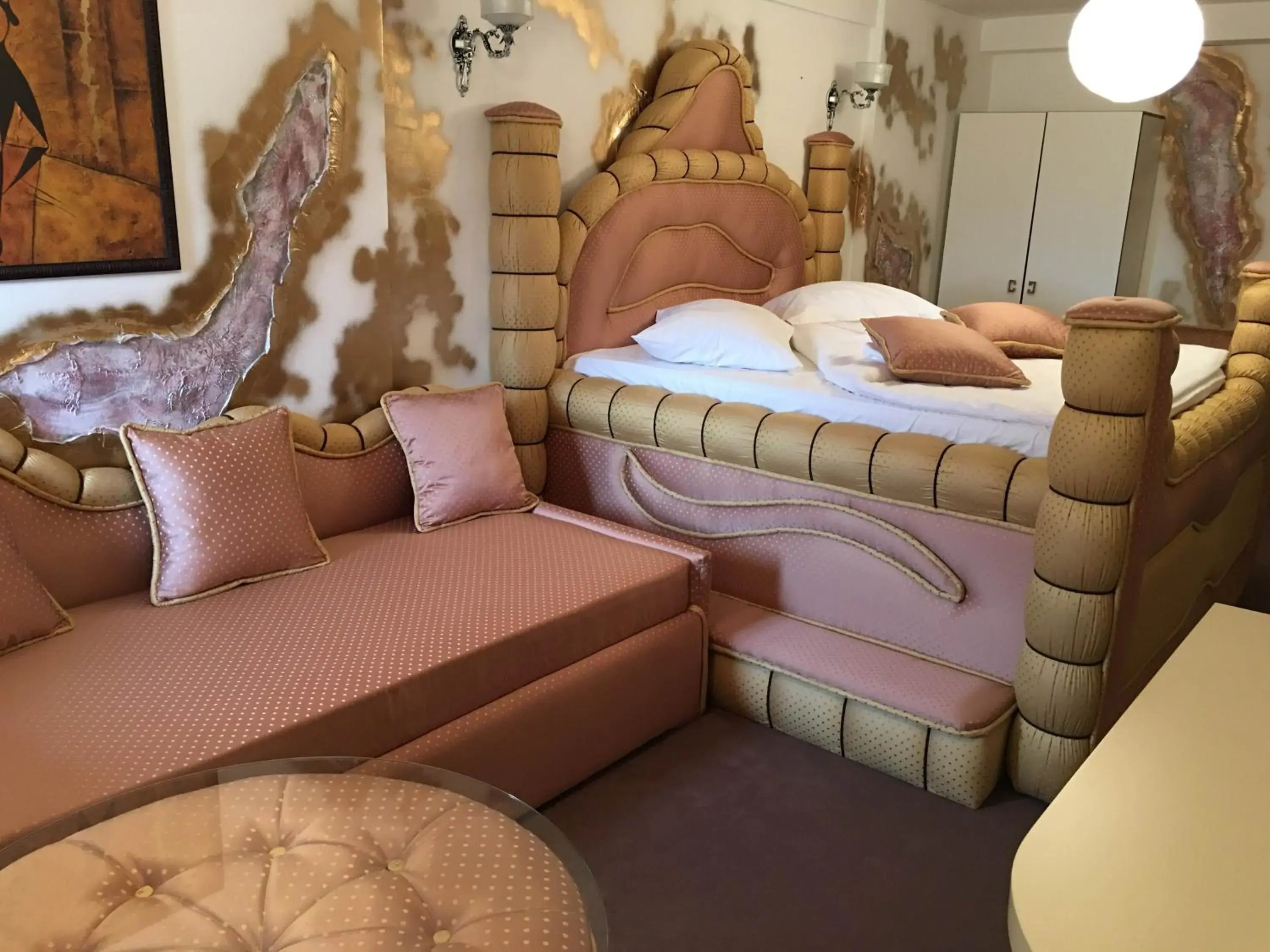 Triple Room in Bali Colosseum Hotel Triple Room in Bali Colosseum Hotel