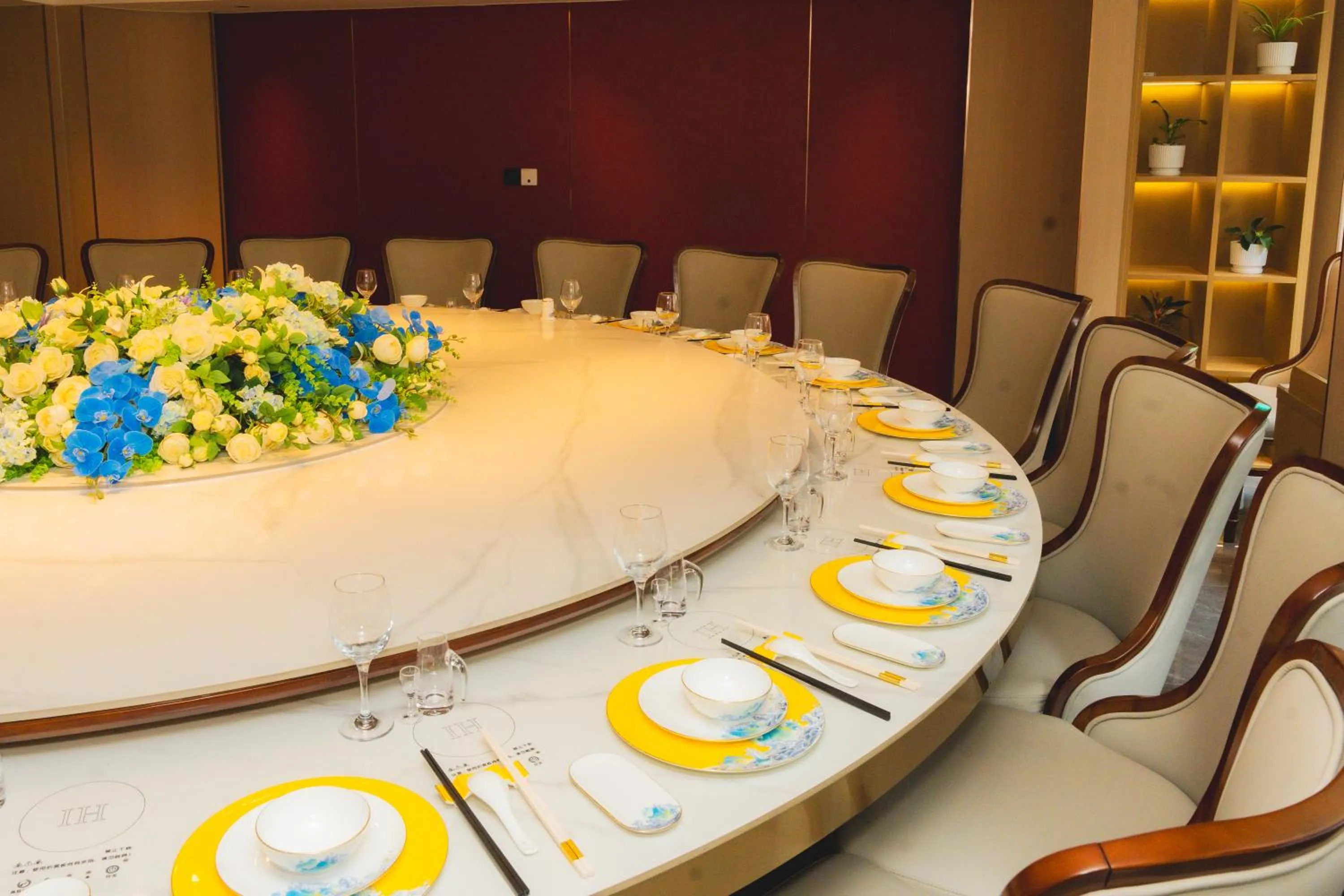 Restaurant/places to eat in Jiuding Joy Hotel