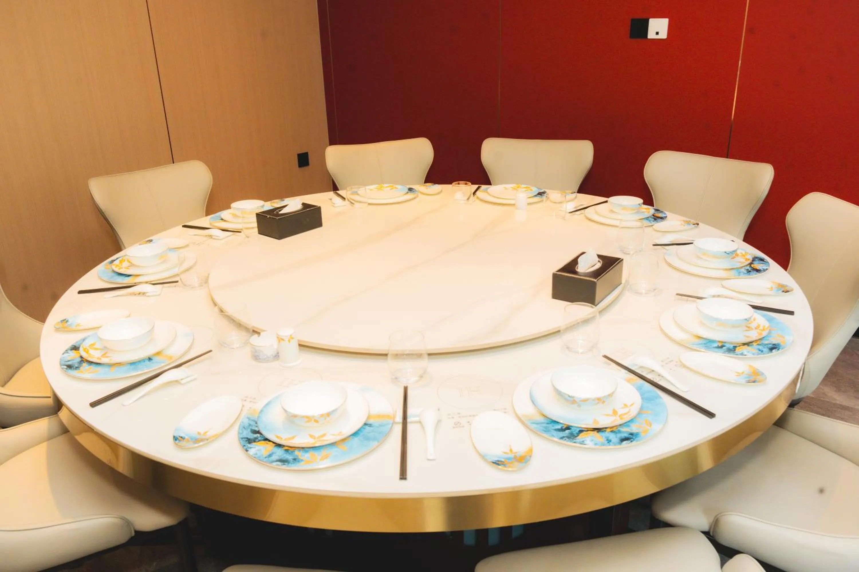 Restaurant/places to eat in Jiuding Joy Hotel