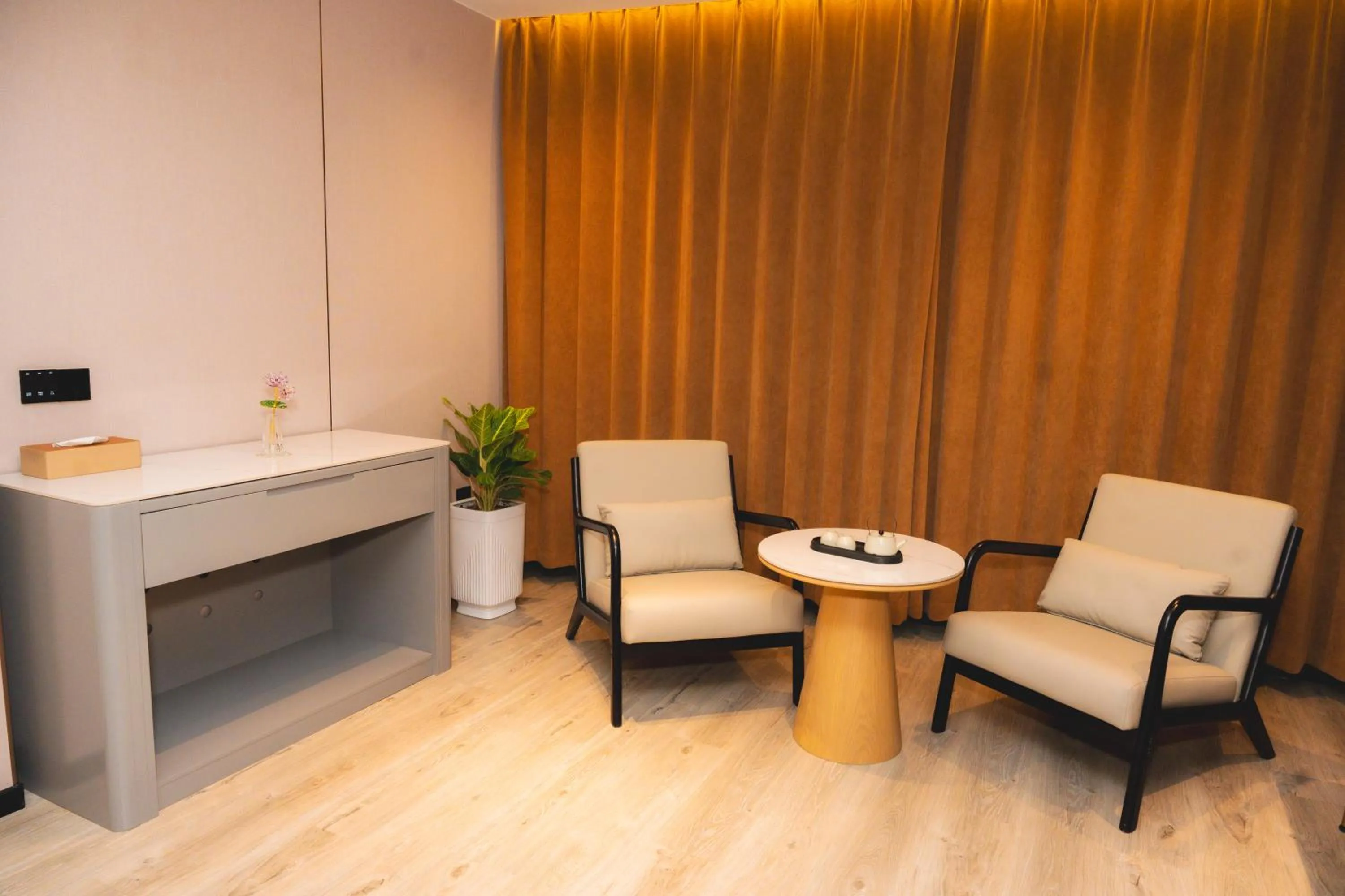 Seating area in Jiuding Joy Hotel