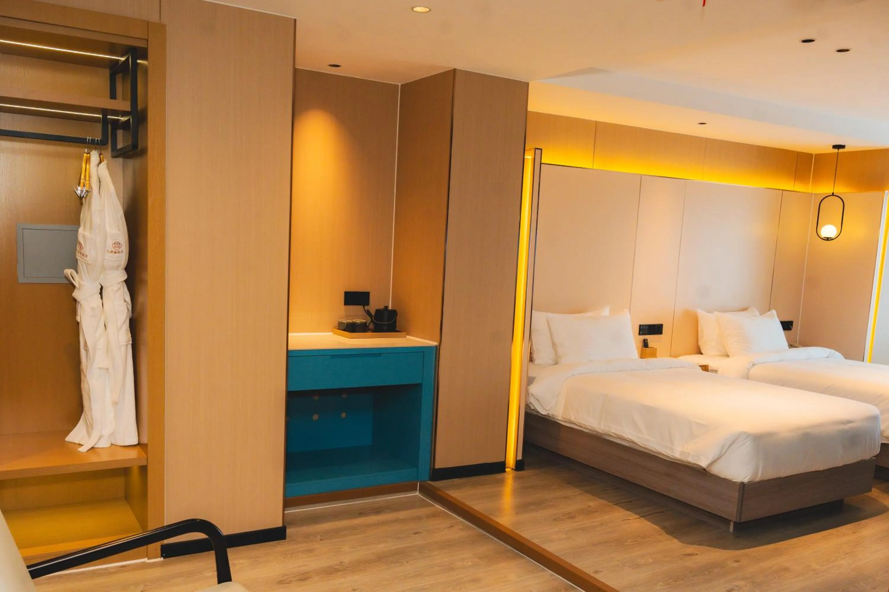 Bedroom, Bed in Jiuding Joy Hotel