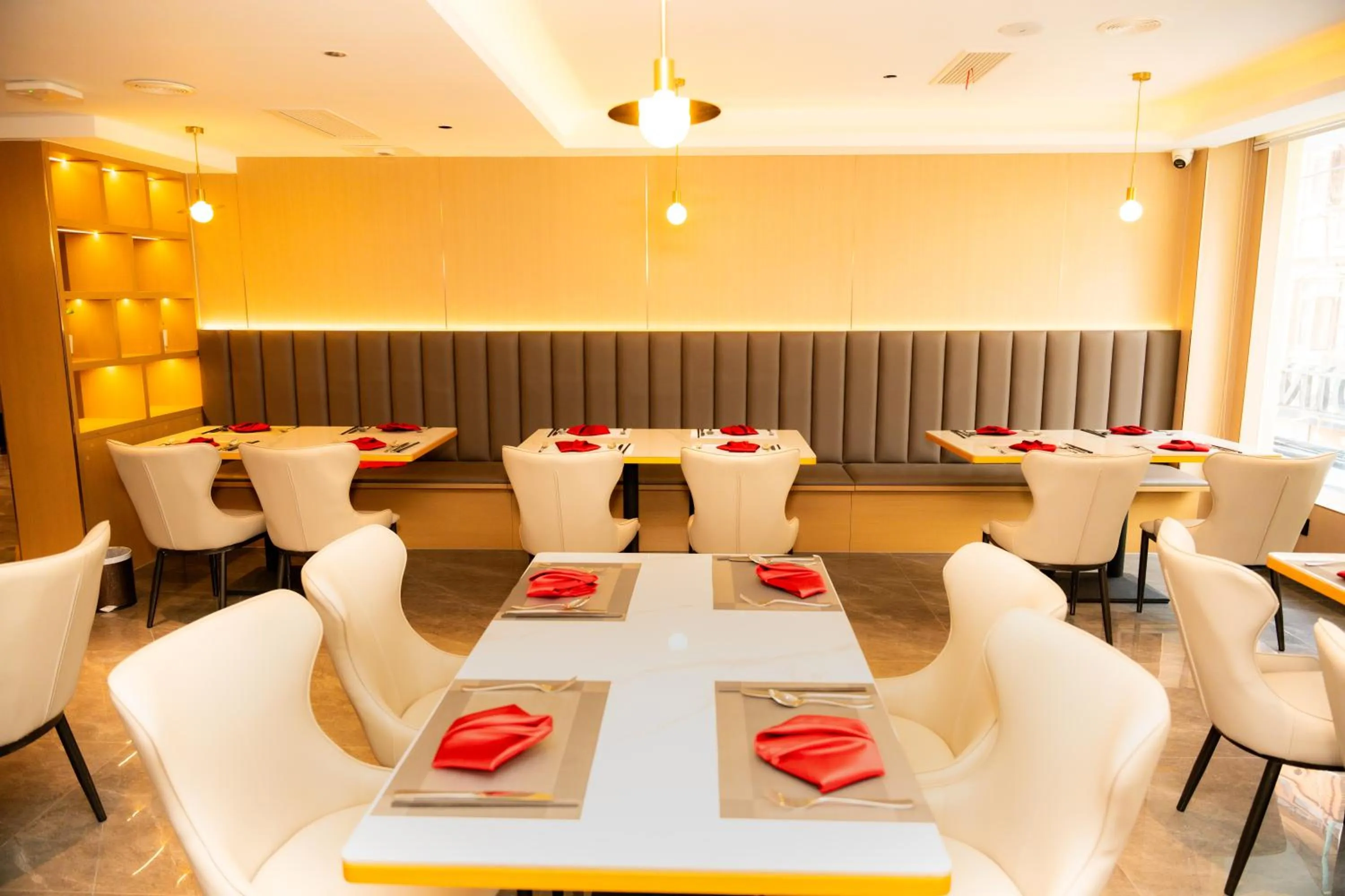 Restaurant/places to eat in Jiuding Joy Hotel