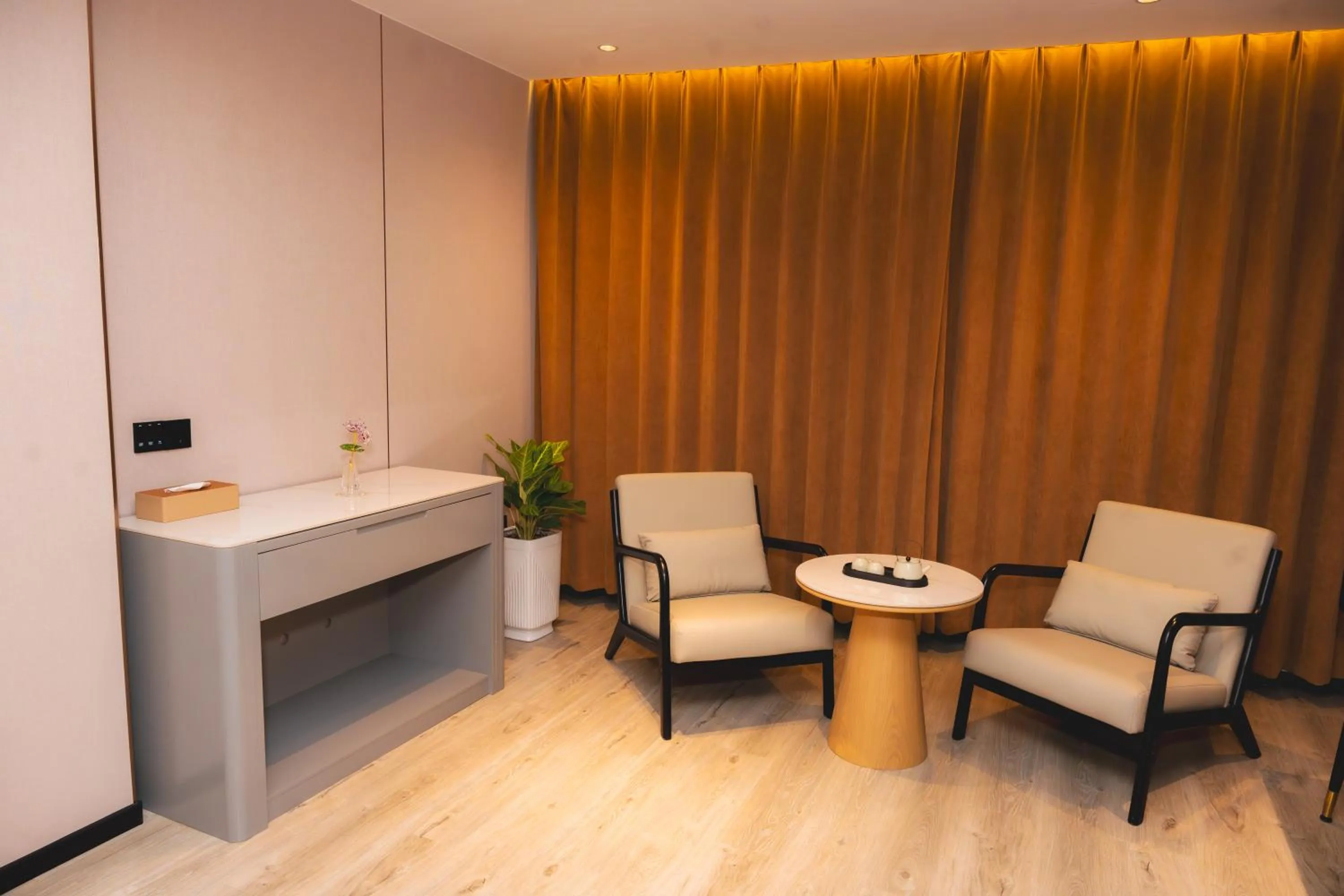 Seating area in Jiuding Joy Hotel