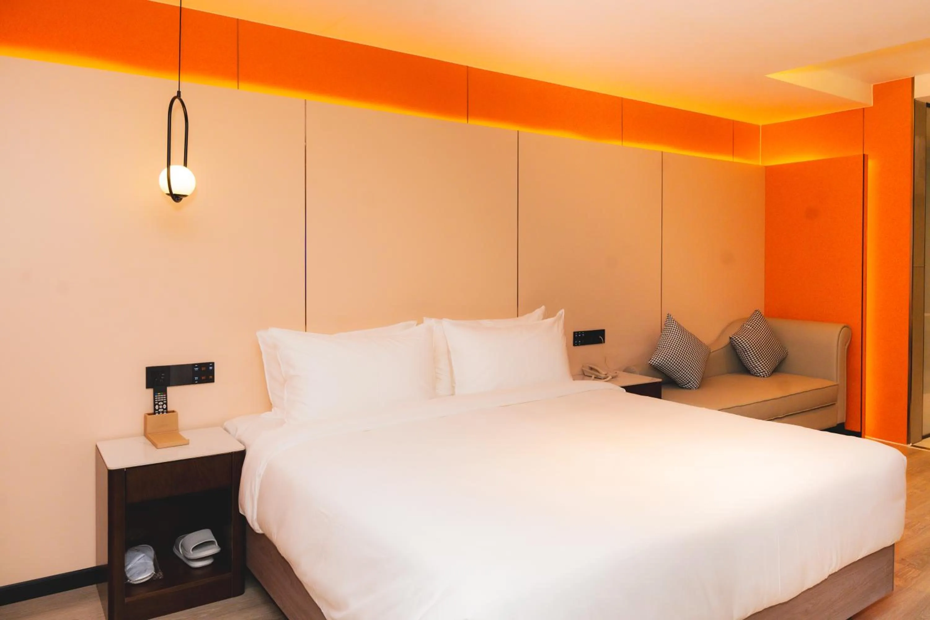 Bedroom, Bed in Jiuding Joy Hotel