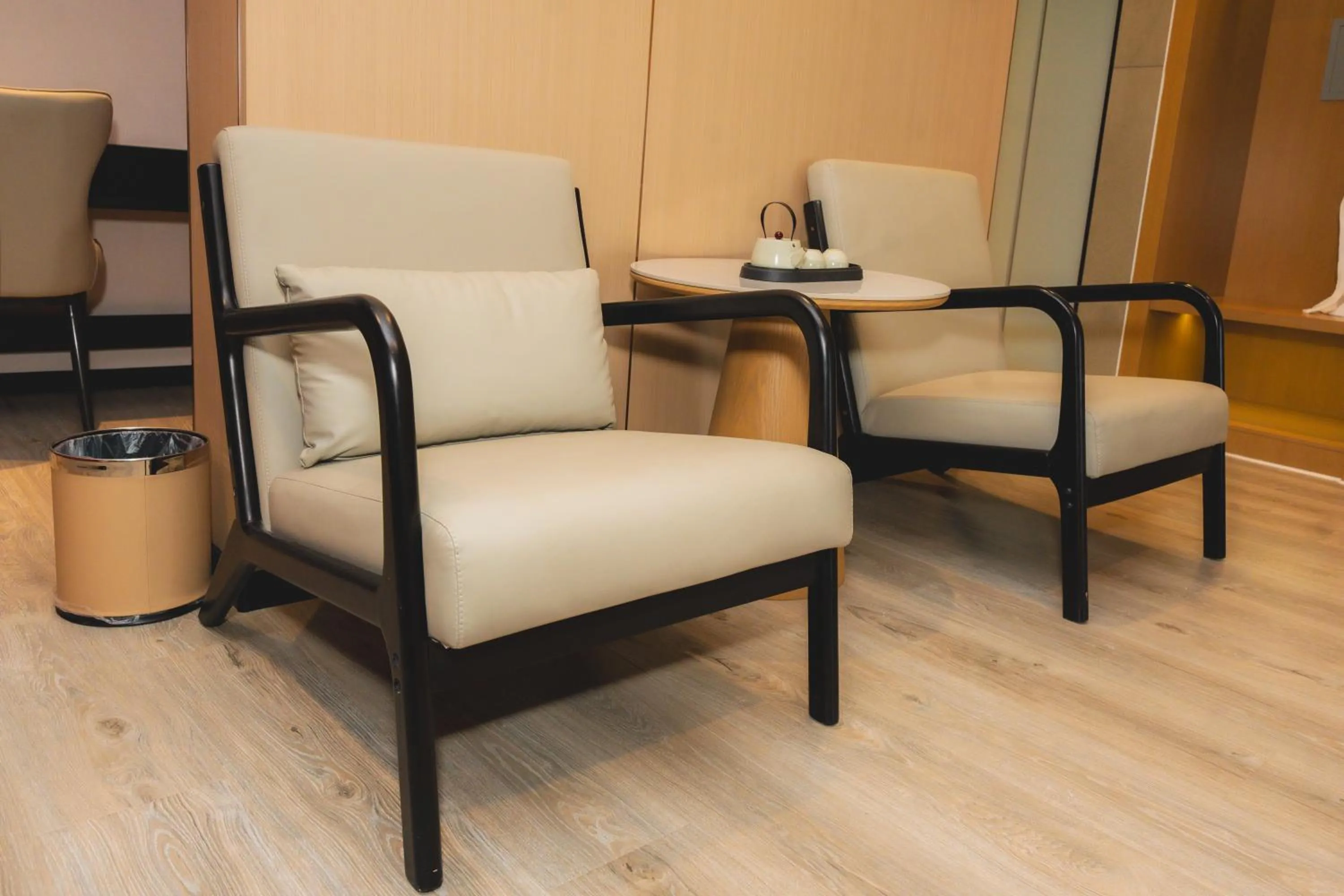 Seating area in Jiuding Joy Hotel