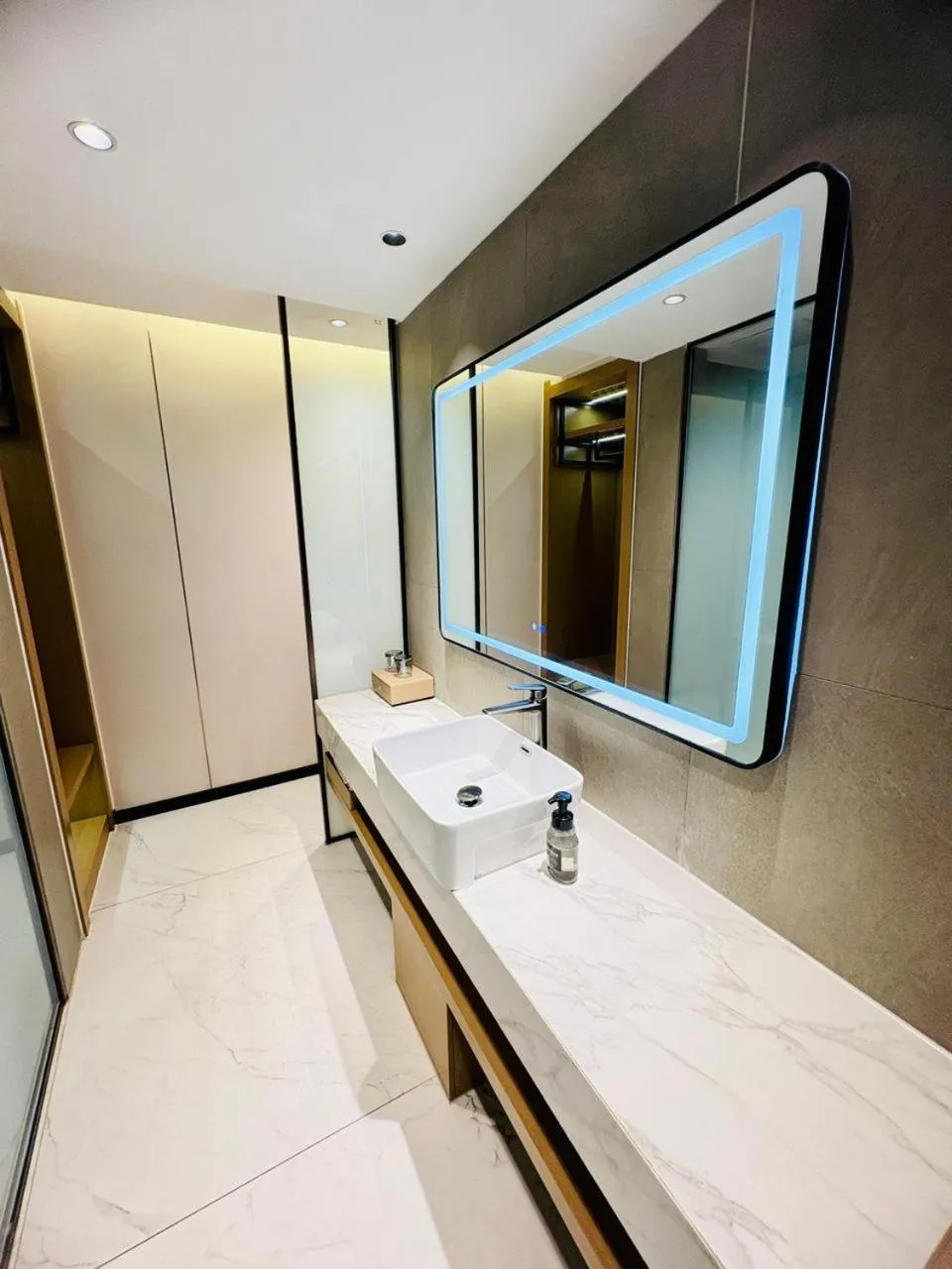 Bathroom in Jiuding Joy Hotel