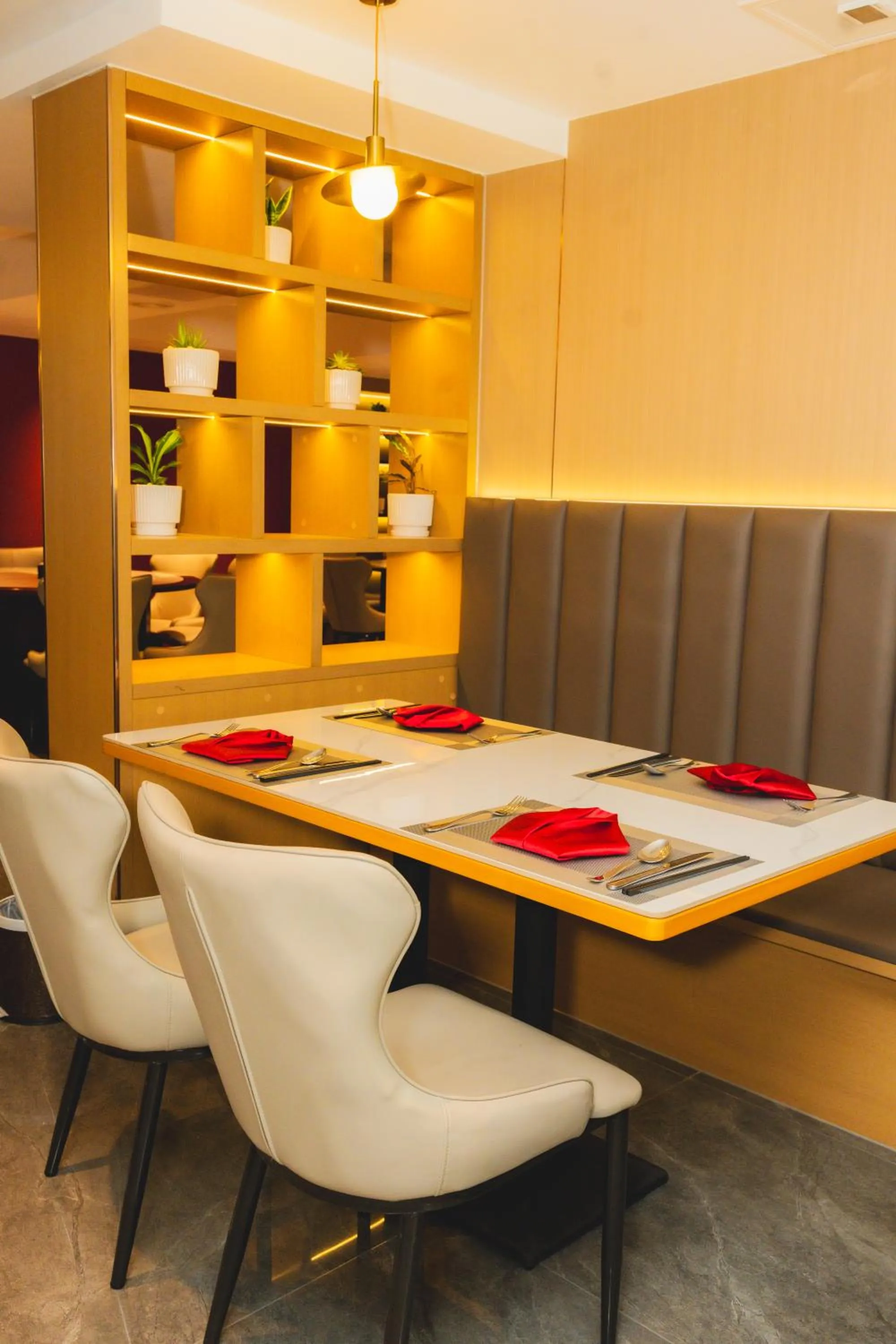 Restaurant/places to eat in Jiuding Joy Hotel