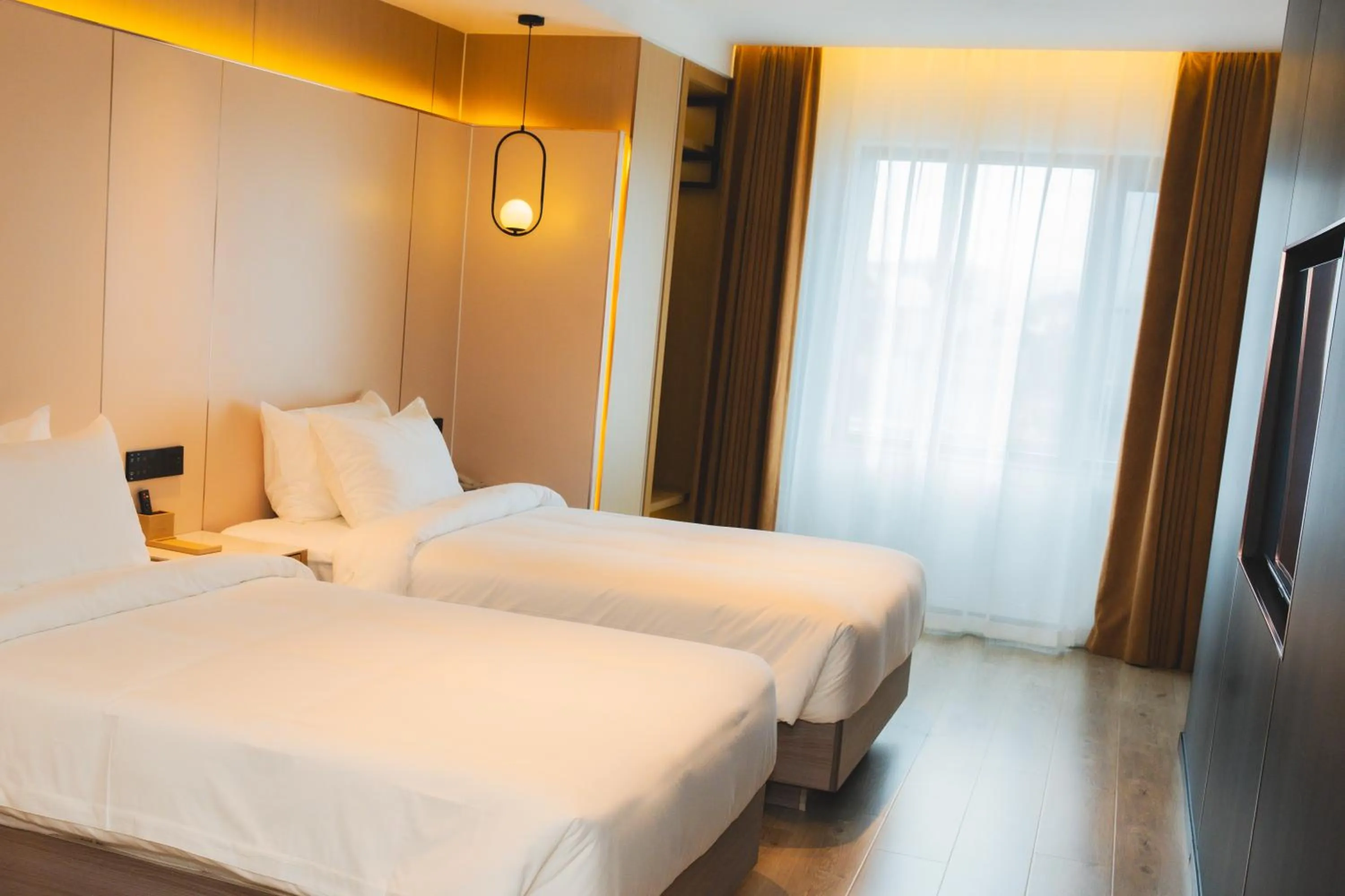 Photo of the whole room, Bed in Jiuding Joy Hotel