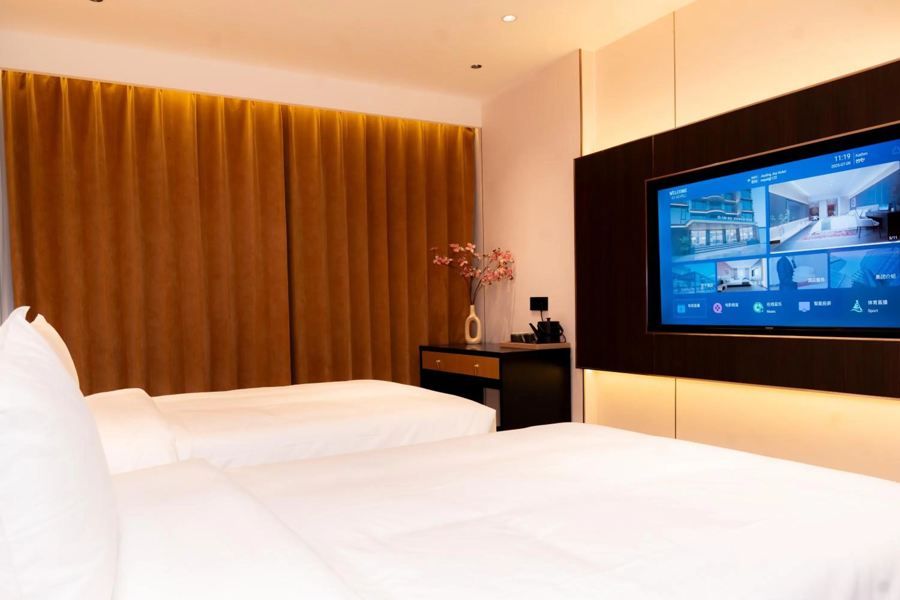 Bedroom, Bed in Jiuding Joy Hotel