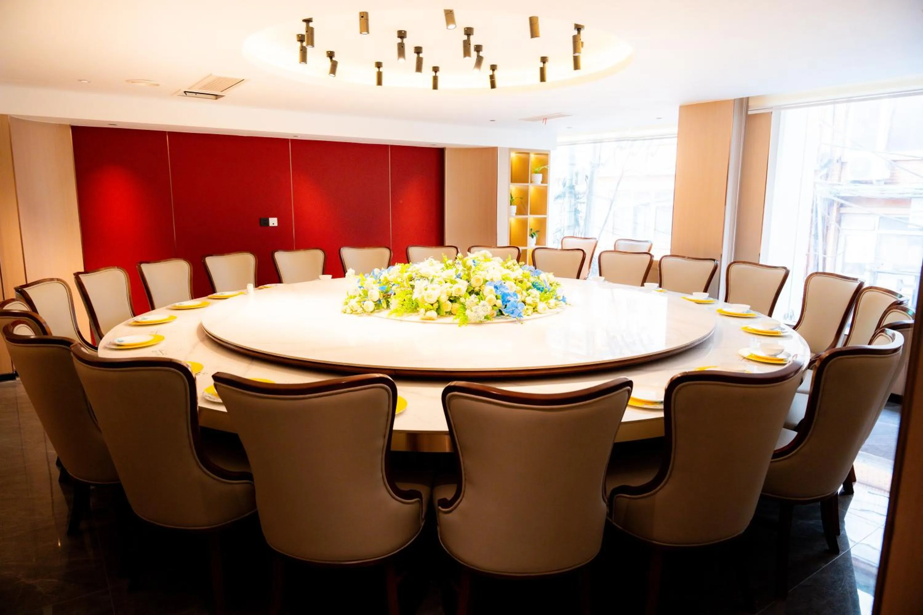 Restaurant/places to eat in Jiuding Joy Hotel