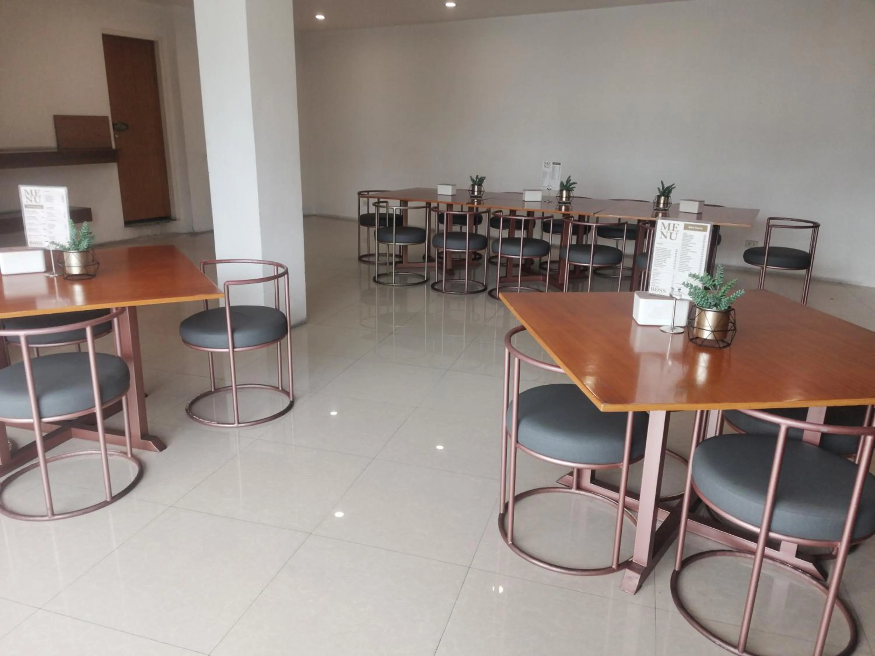 Restaurant/places to eat in Palette in Angeles Pampanga near Clark International Airport Formerly Boss Hotel