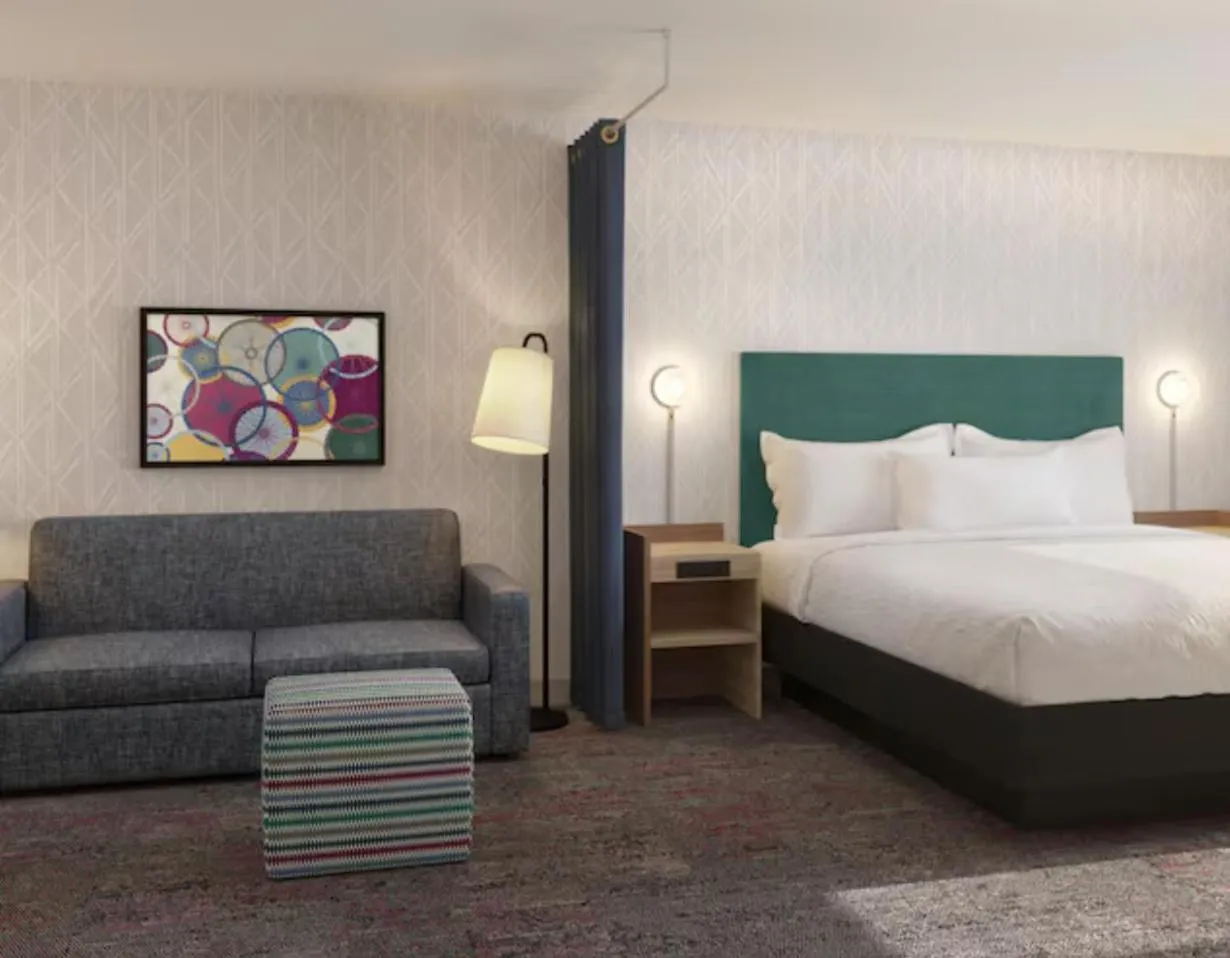 Bed in Home2 Suites By Hilton Frankenmuth