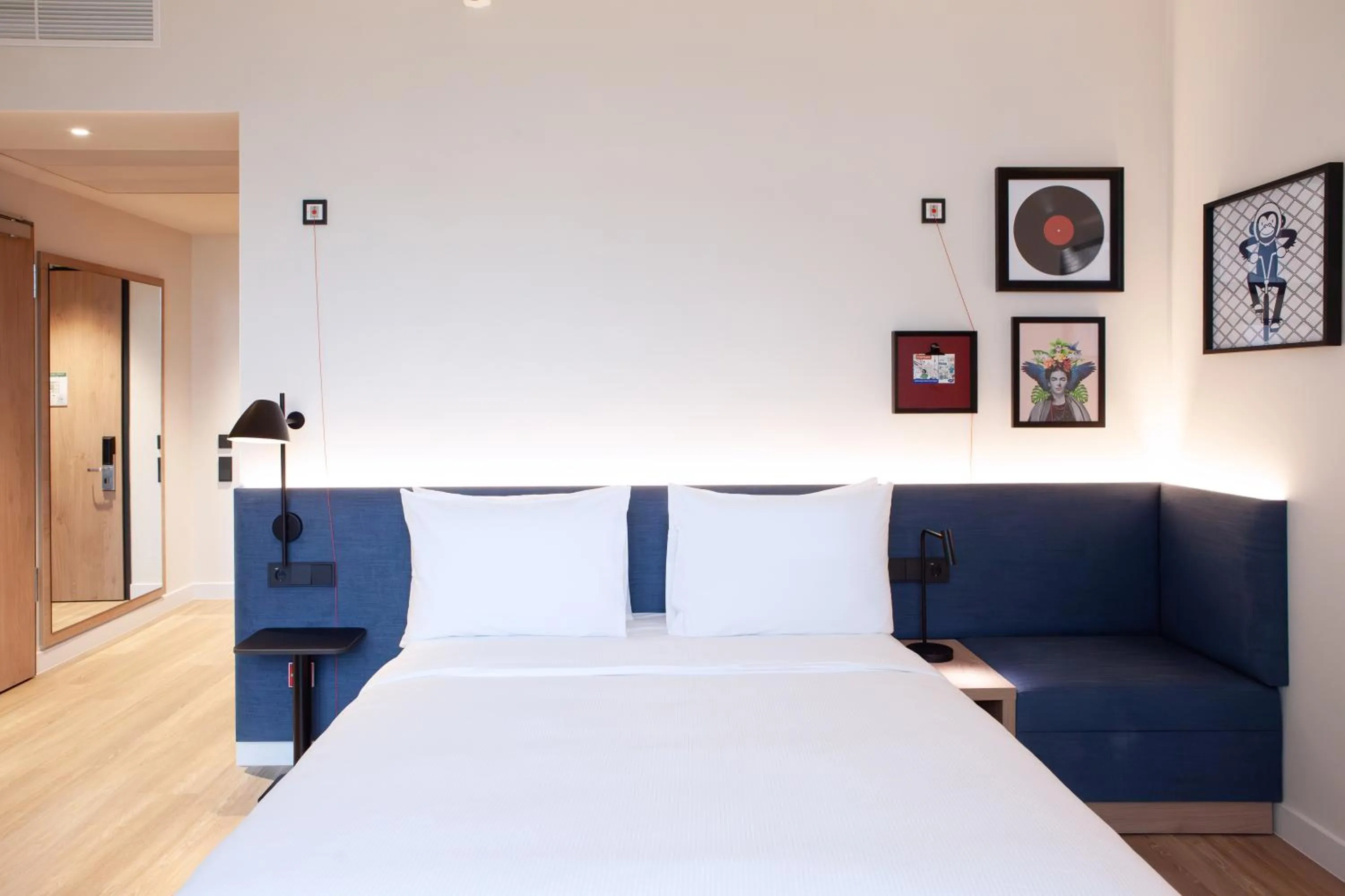 Bedroom, Bed in Hampton By Hilton Stuttgart Airport