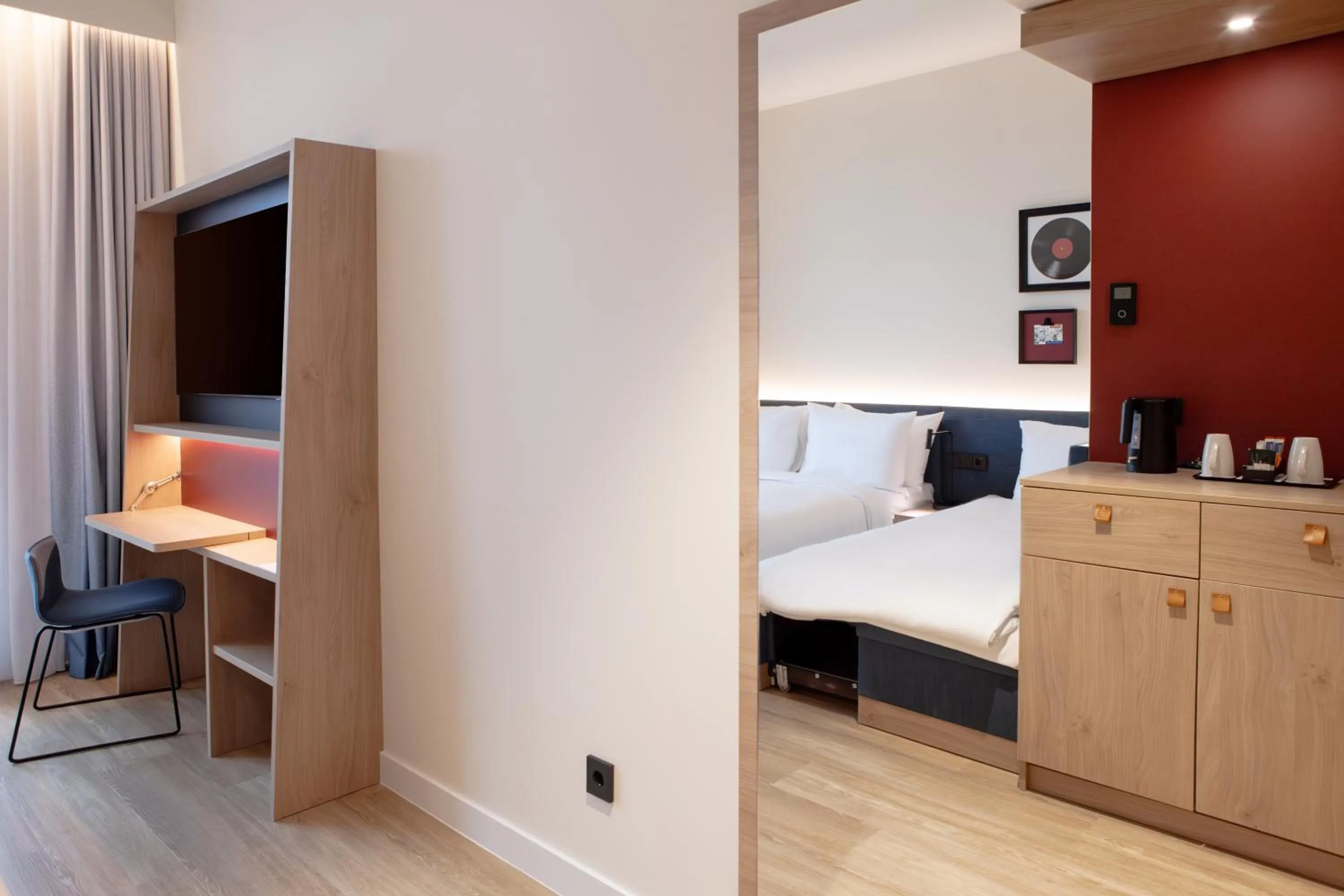 Bedroom, Bed in Hampton By Hilton Stuttgart Airport