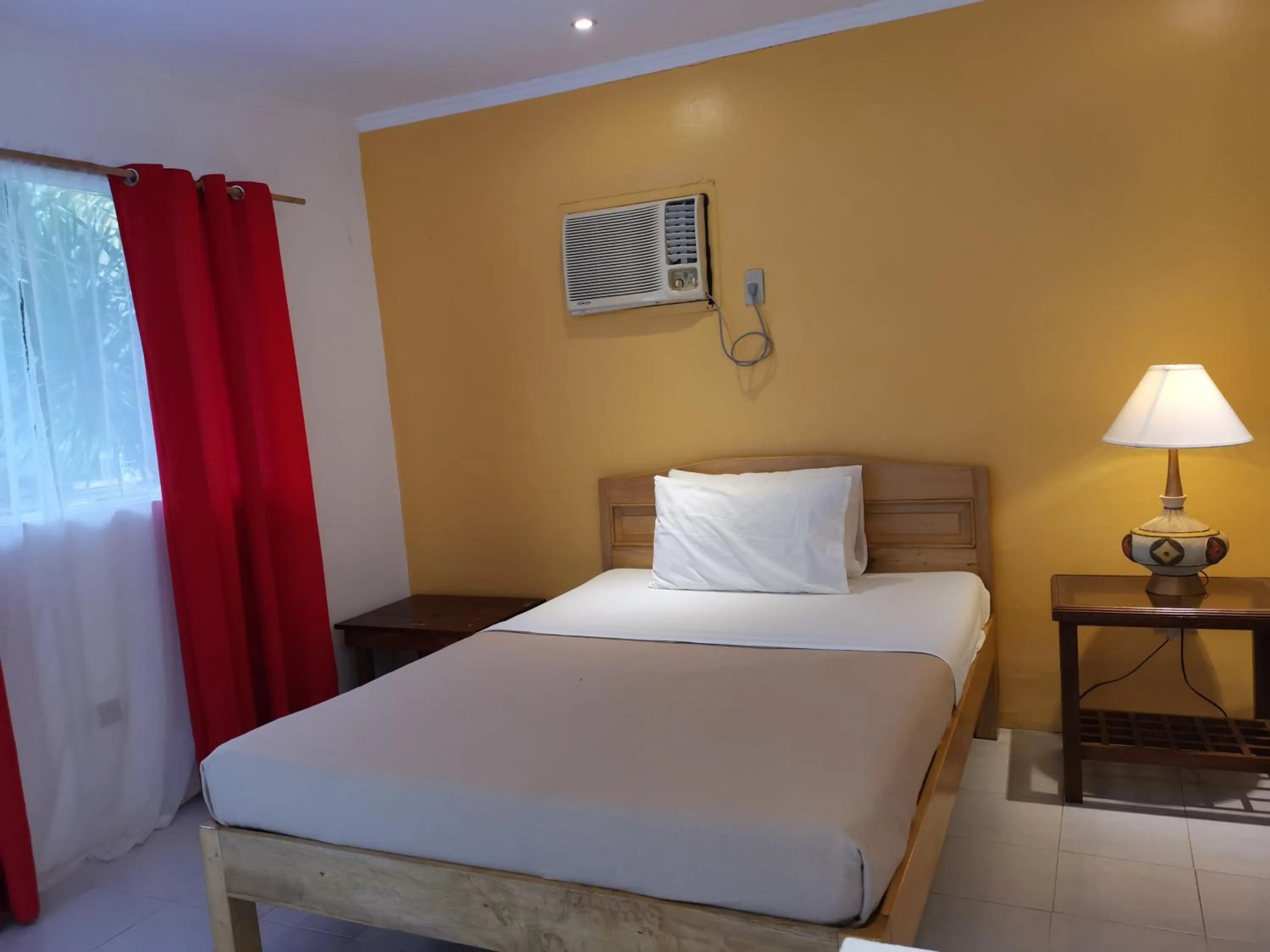 Bed in La Vida Hostel Samal Island