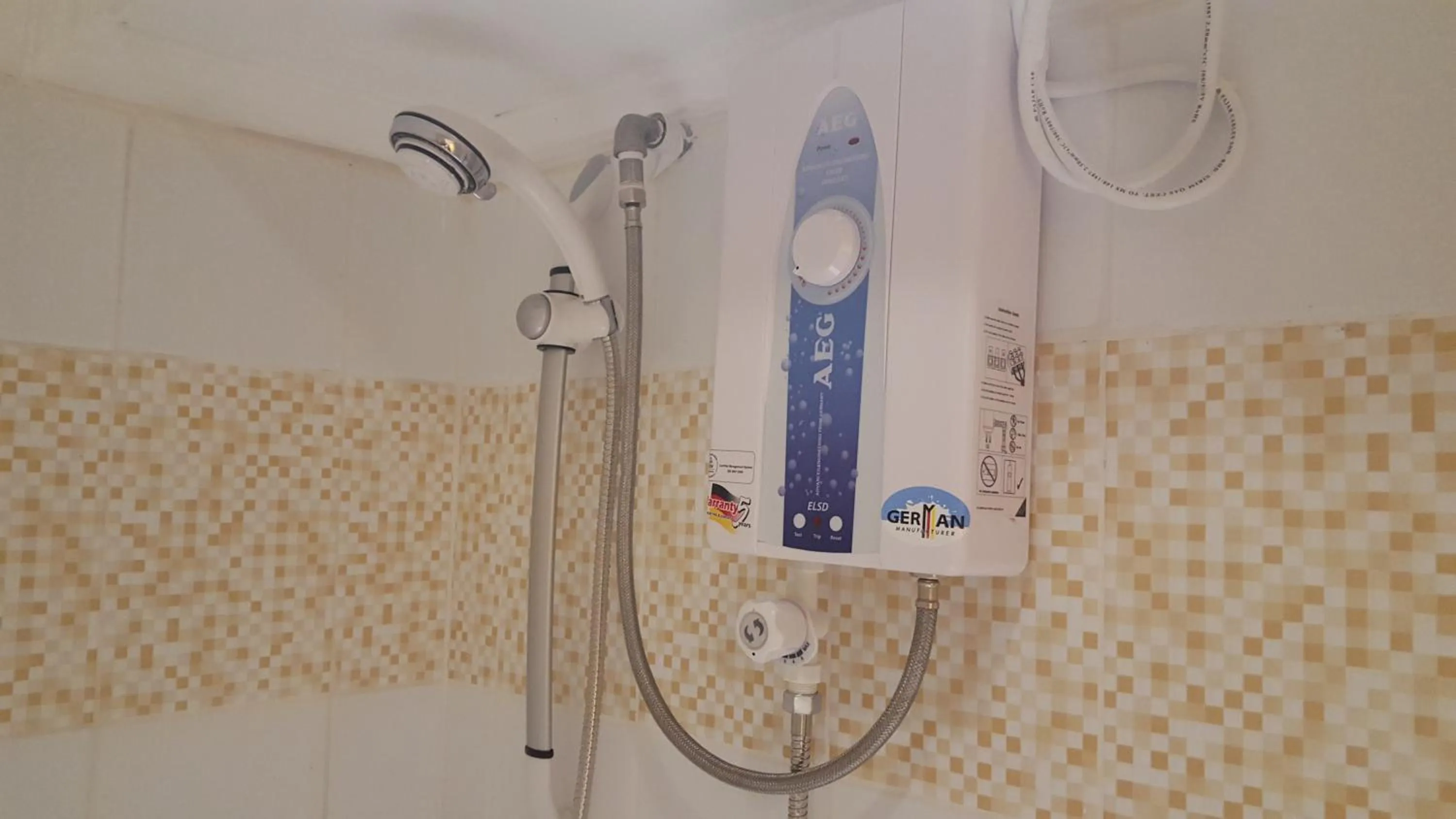 Shower in La Vida Hostel Samal Island