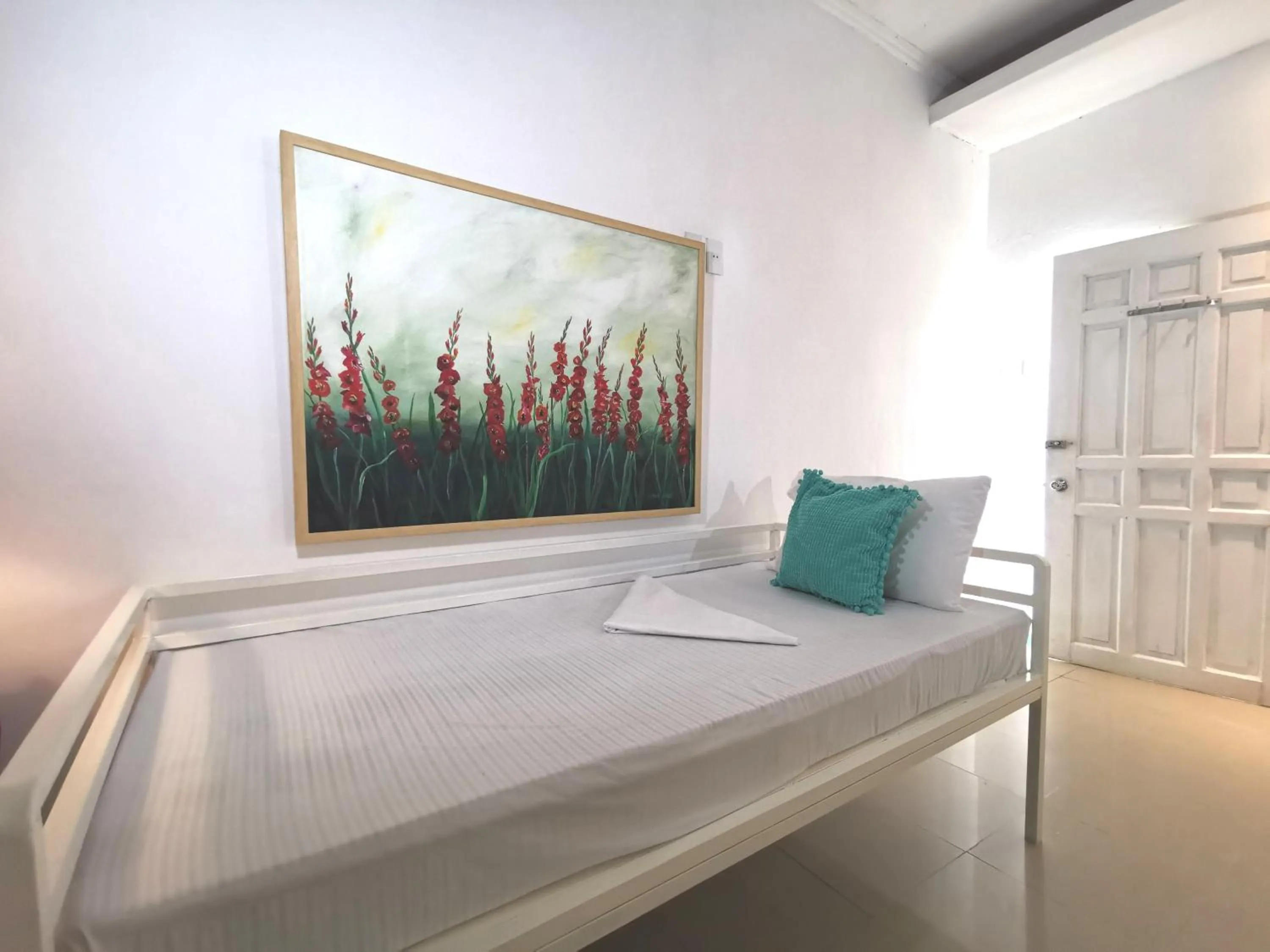 Bedroom, Bed in La Vida Hostel Samal Island