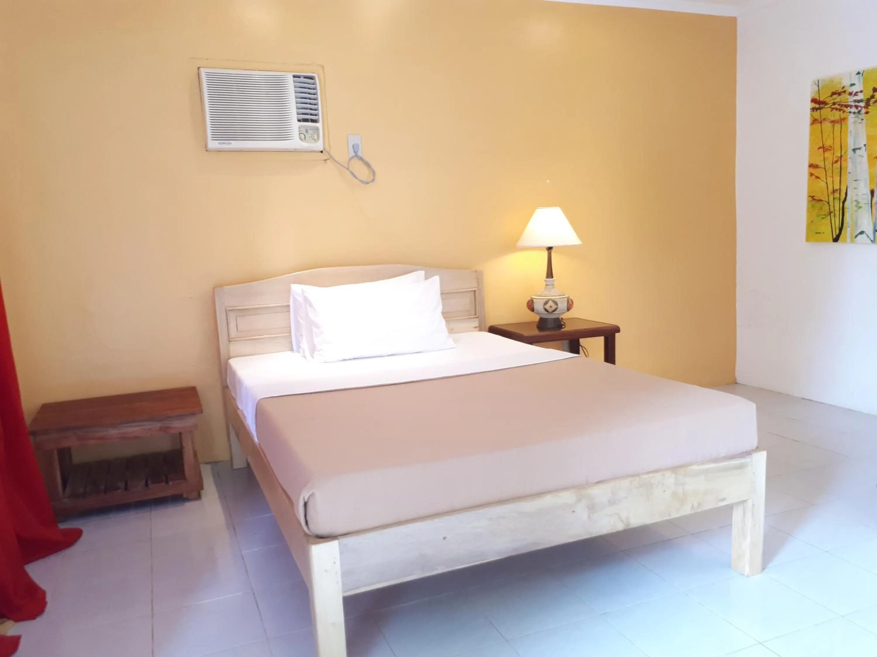 Bedroom, Bed in La Vida Hostel Samal Island