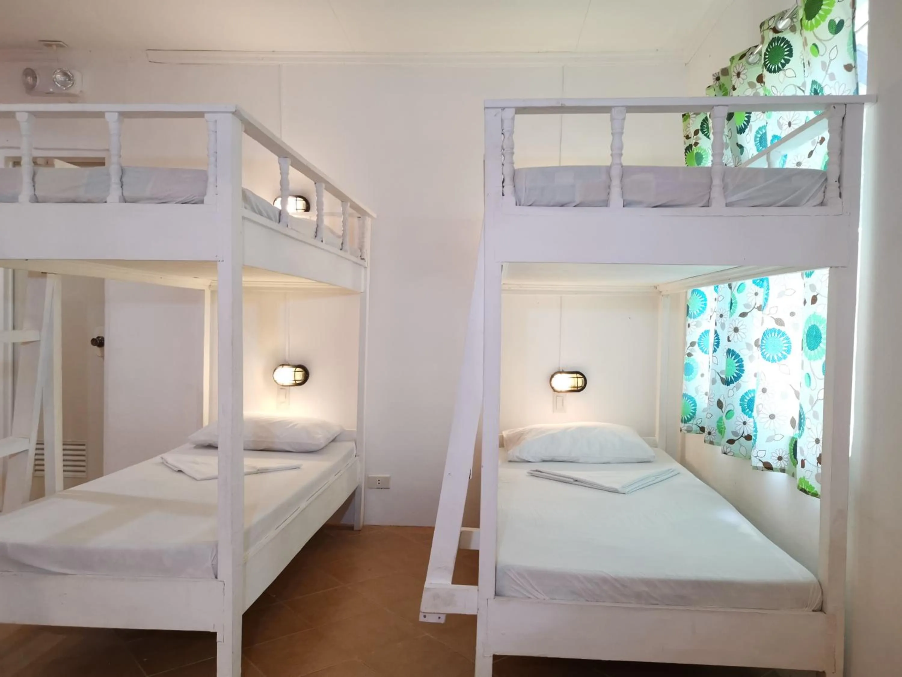 Bed in La Vida Hostel Samal Island