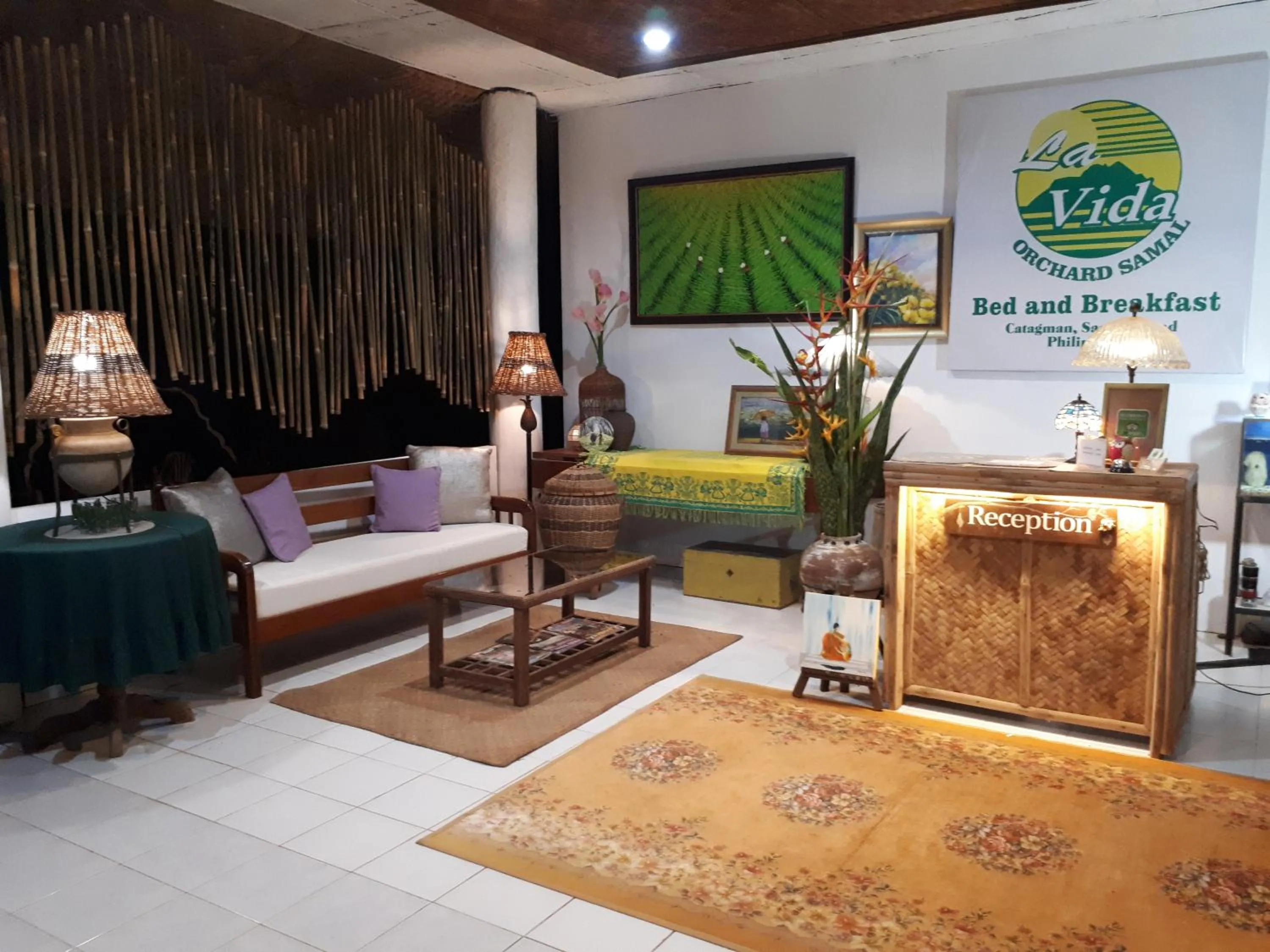 Lobby or reception in La Vida Hostel Samal Island