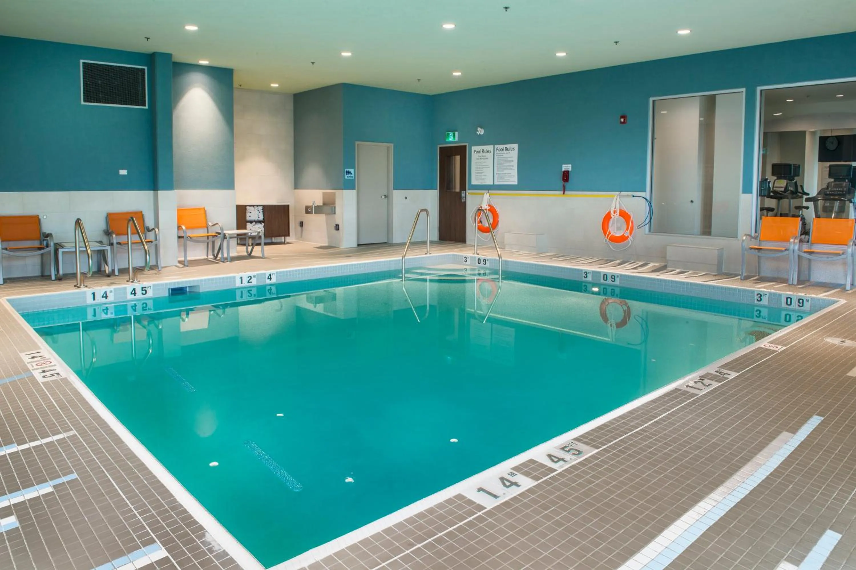Swimming pool in Holiday Inn Express & Suites Victoria-Colwood by IHG