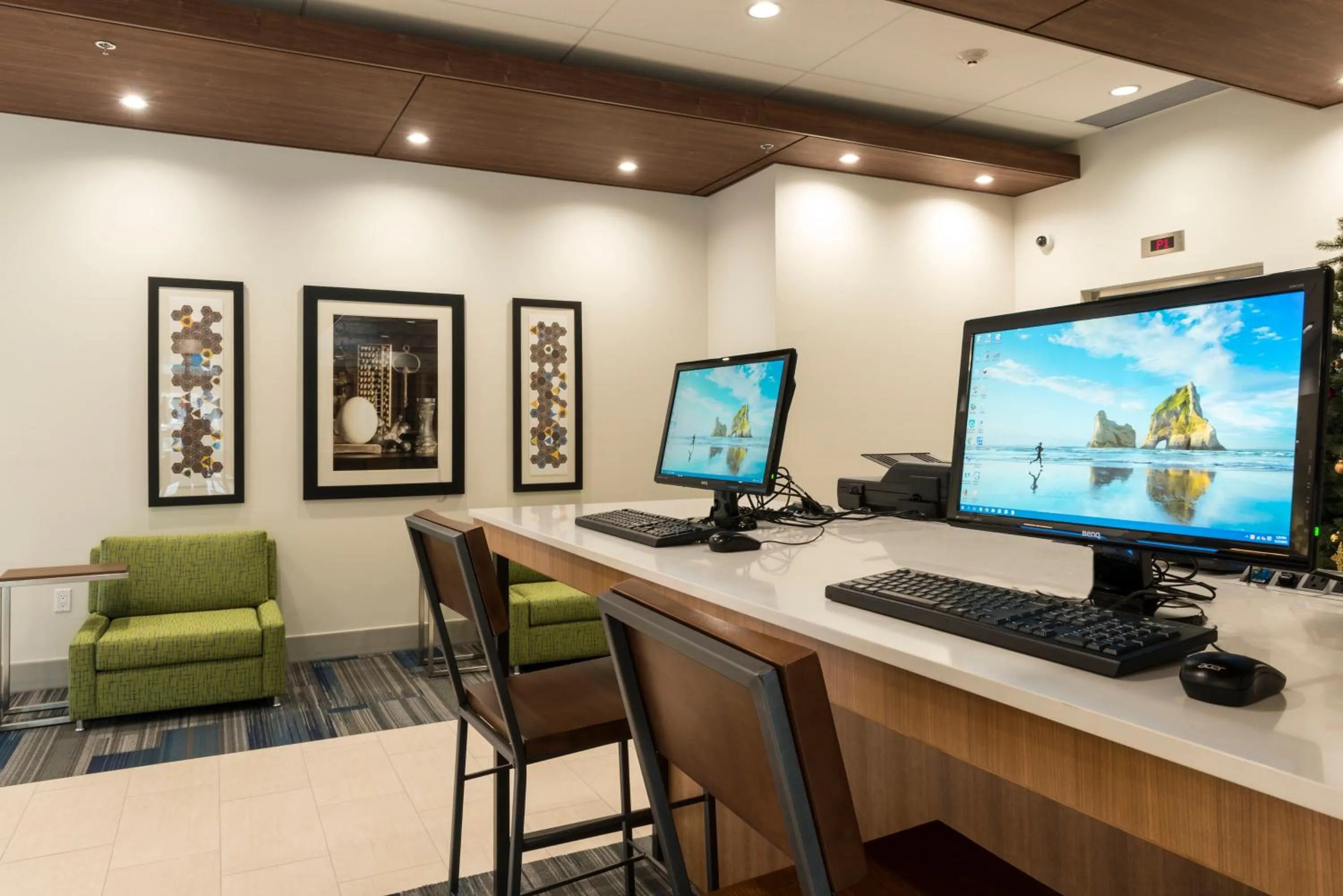 Property building in Holiday Inn Express & Suites Victoria-Colwood by IHG