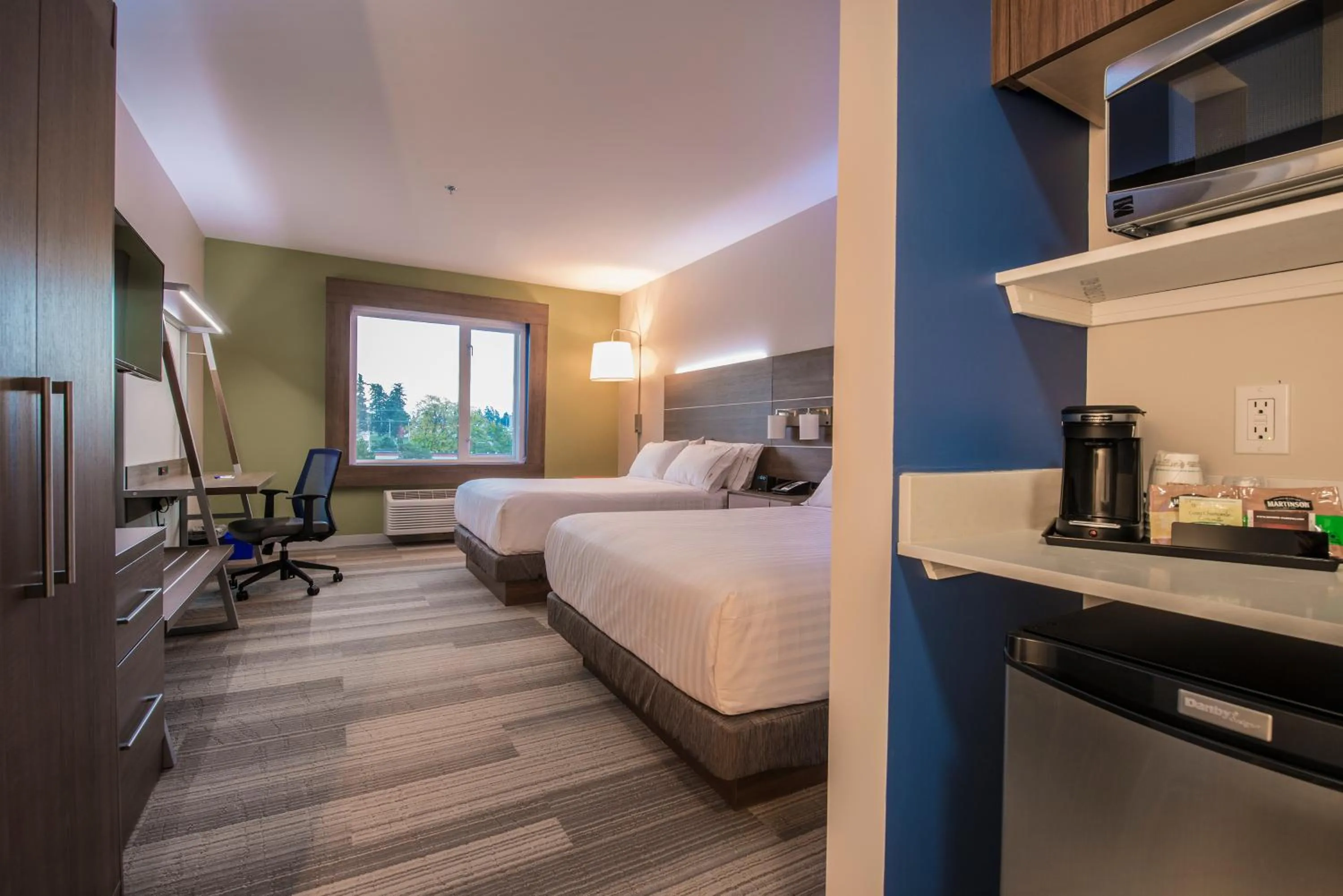 Holiday Inn Express & Suites Victoria-Colwood by IHG
