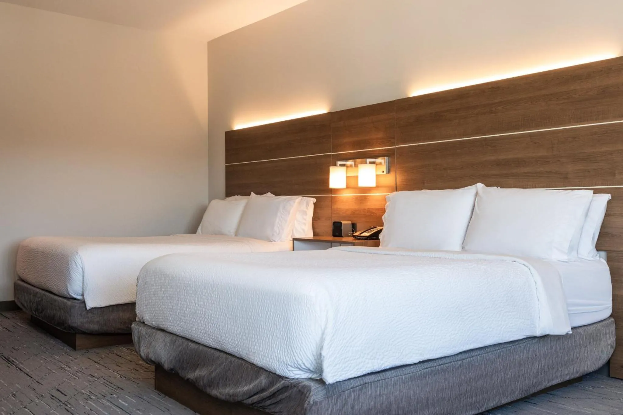 Photo of the whole room, Bed in Holiday Inn Express & Suites Victoria-Colwood by IHG