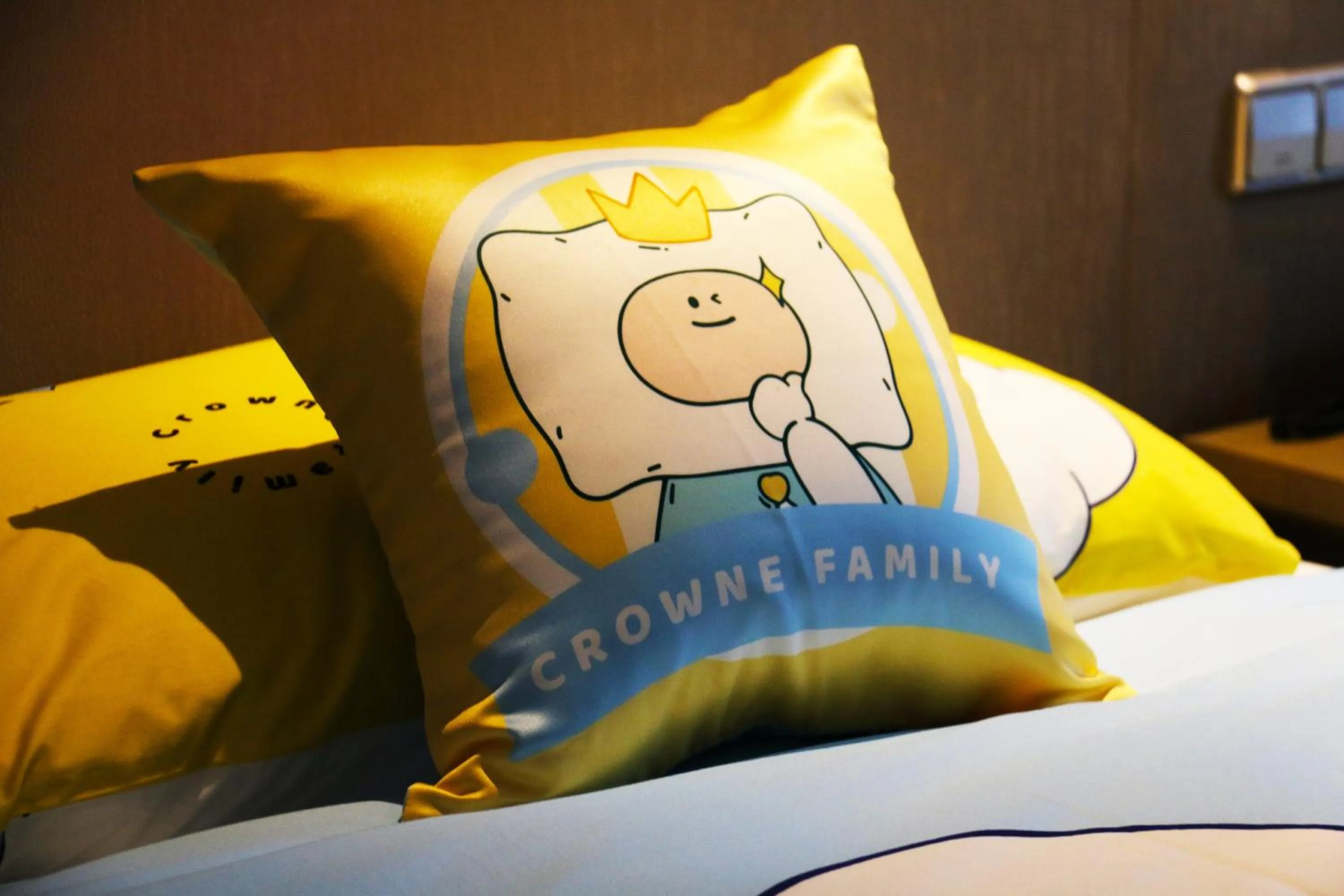 Photo of the whole room, Bed in Crowne Plaza Yibin by IHG