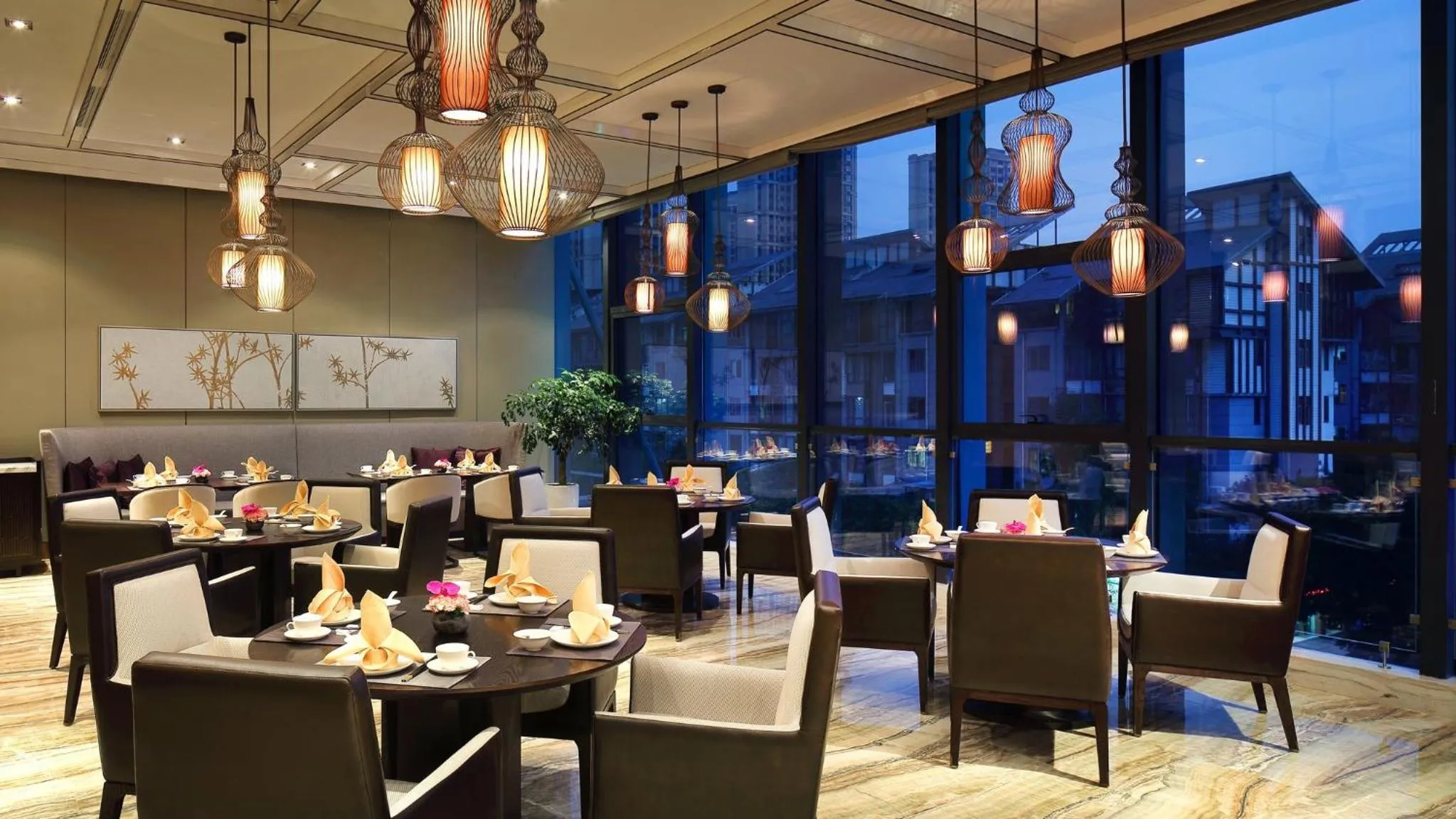 Restaurant/places to eat in Crowne Plaza Yibin by IHG