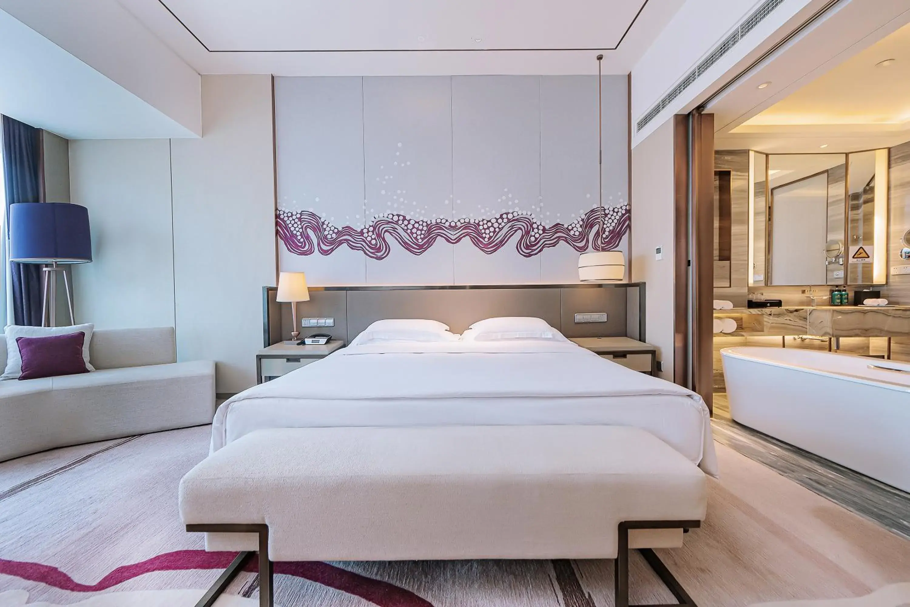 Upgrade Premium Room in Crowne Plaza Yibin by IHG Upgrade Premium Room in Crowne Plaza Yibin by IHG