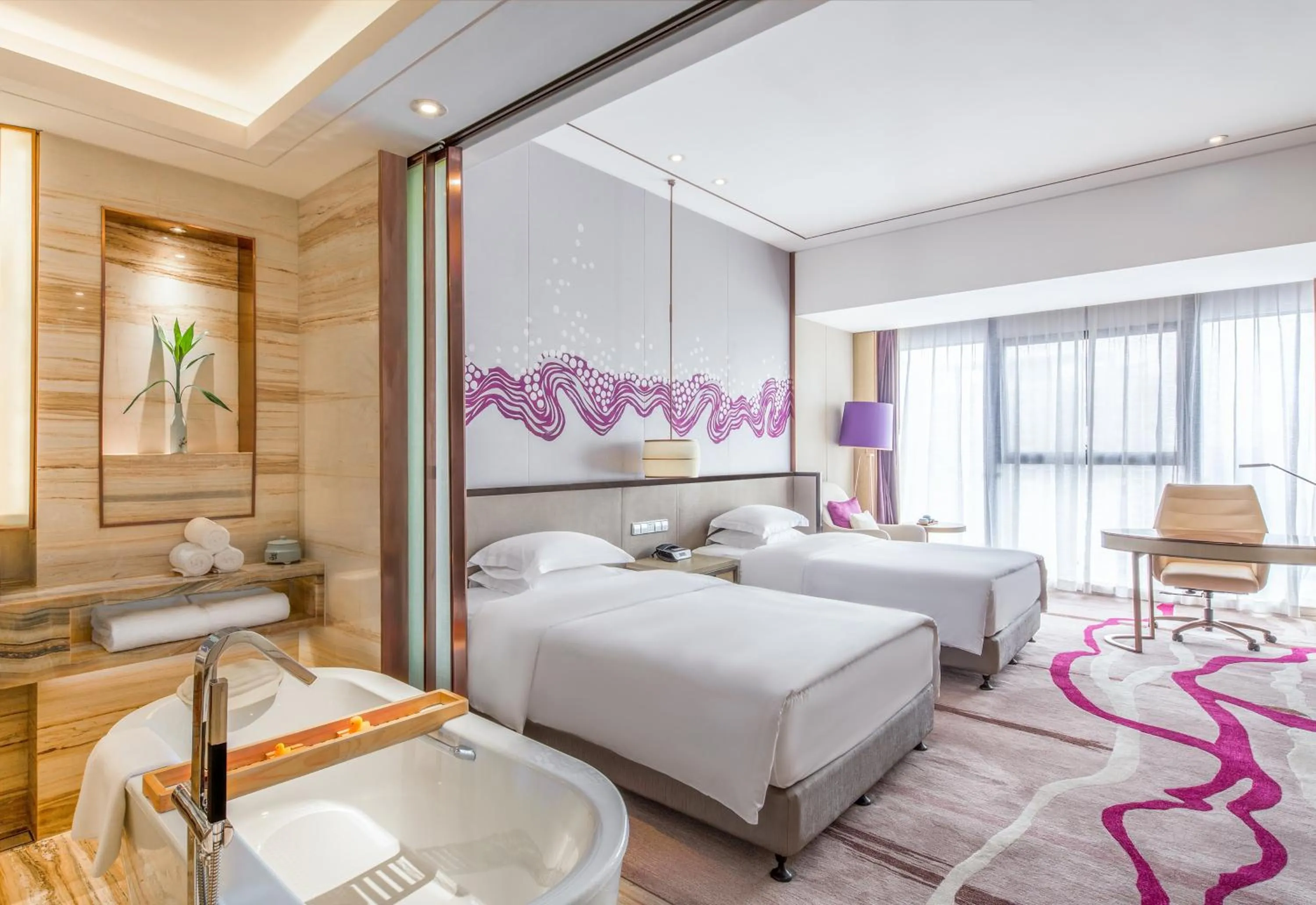 Photo of the whole room, Bed in Crowne Plaza Yibin by IHG