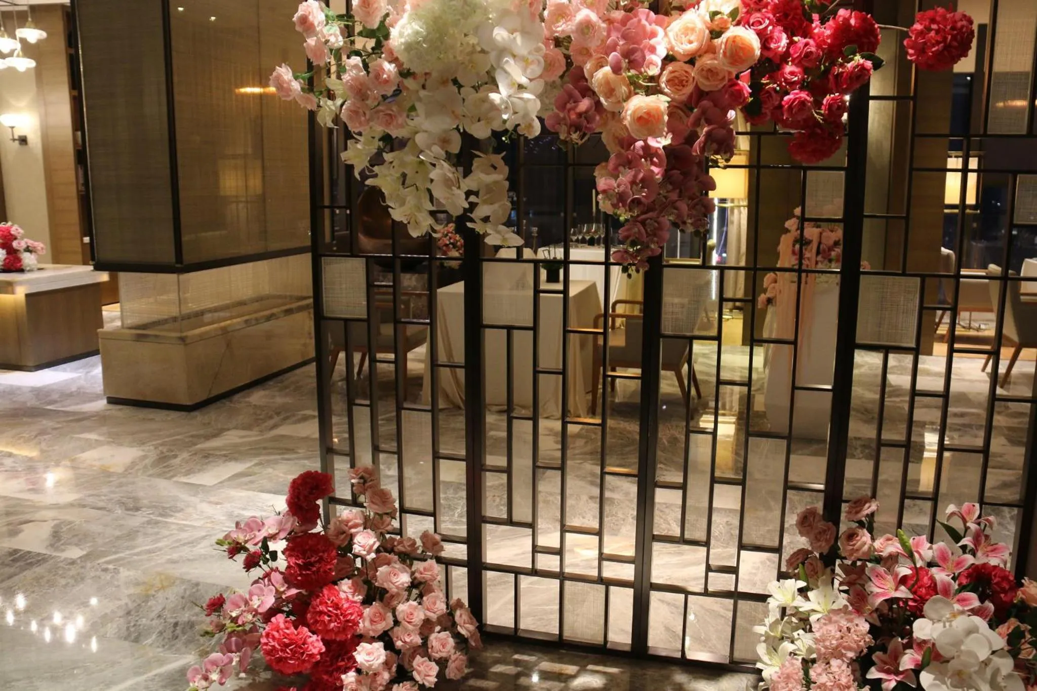 Lounge or bar in Crowne Plaza Yibin by IHG