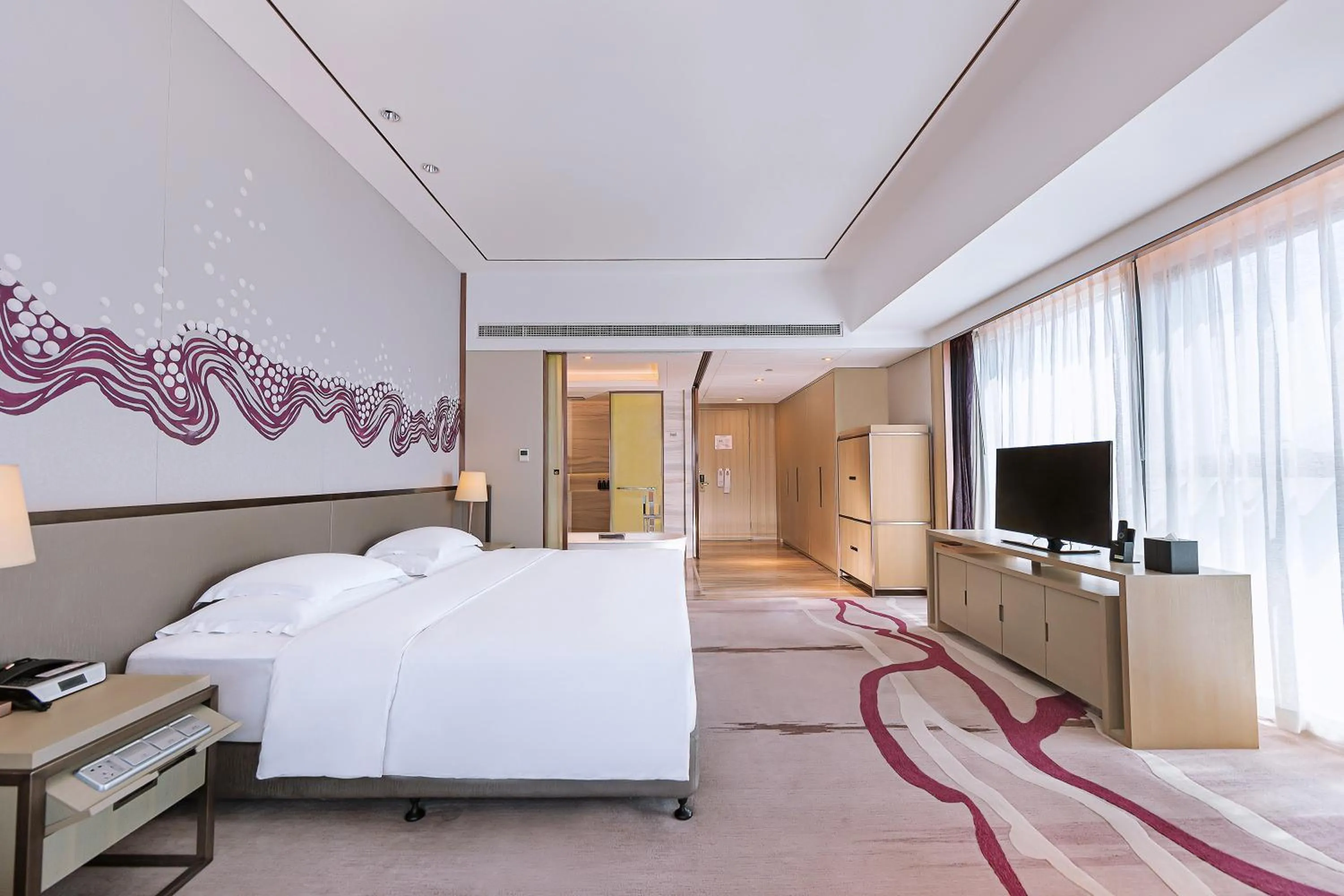 Bed in Crowne Plaza Yibin by IHG