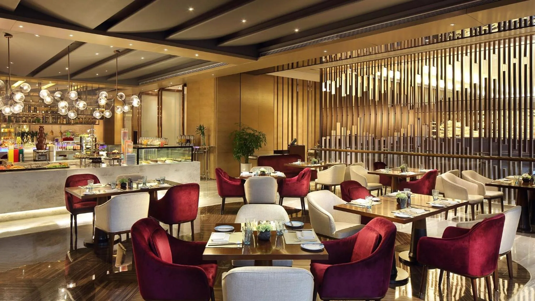 Restaurant/places to eat in Crowne Plaza Yibin by IHG
