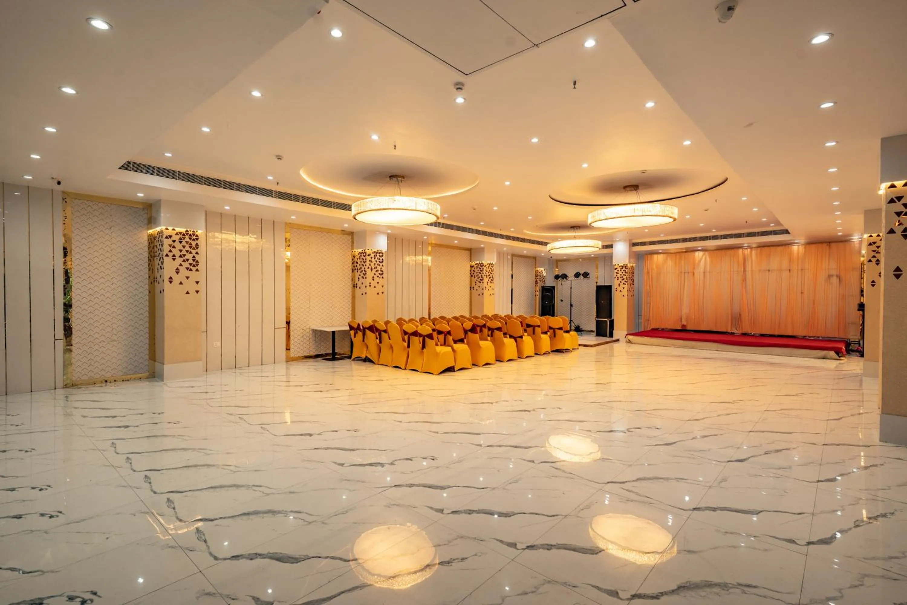 Banquet/Function facilities in Tripli Hotels Evara Inn