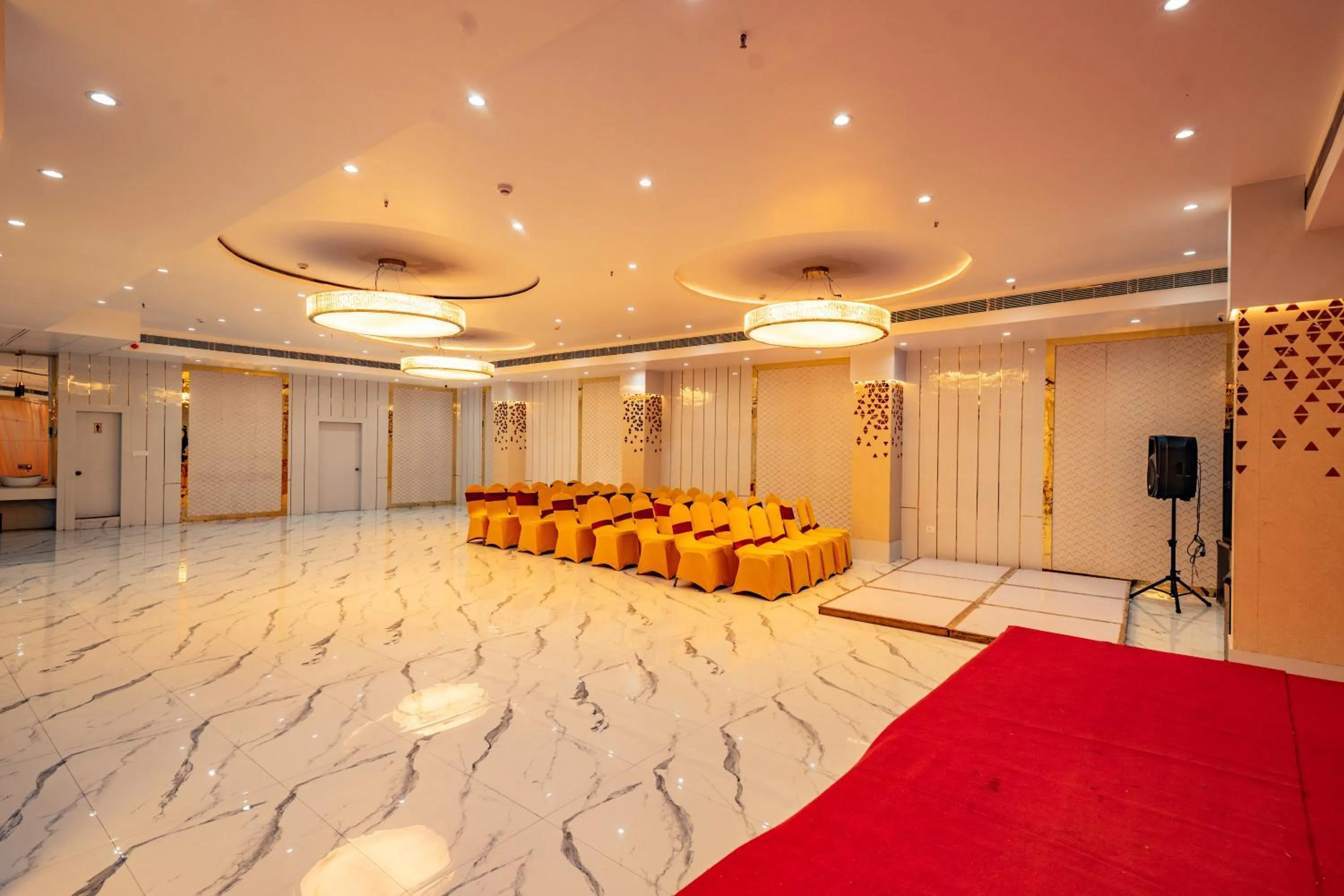 Banquet/Function facilities in Tripli Hotels Evara Inn