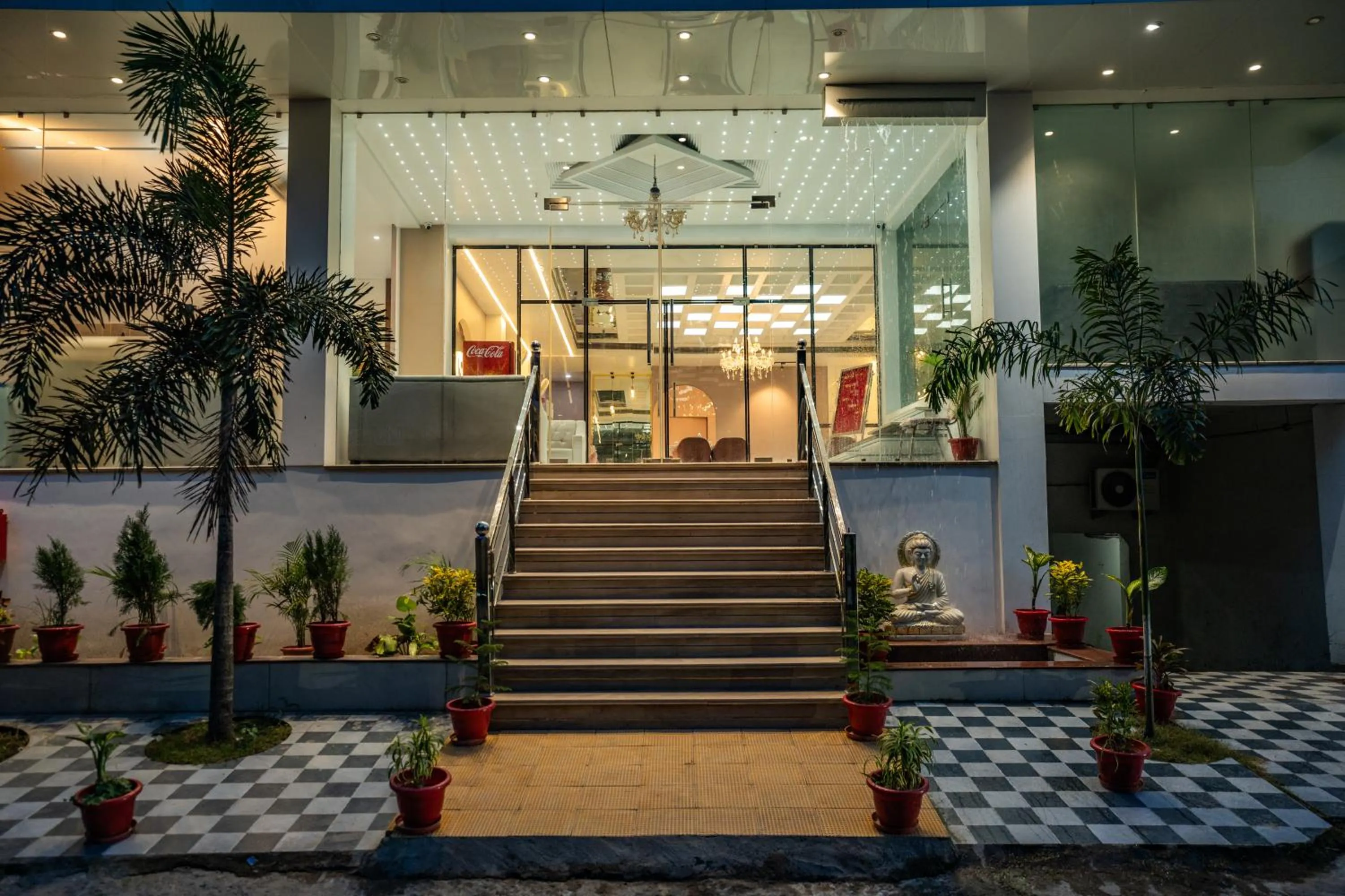 Facade/entrance in Tripli Hotels Evara Inn