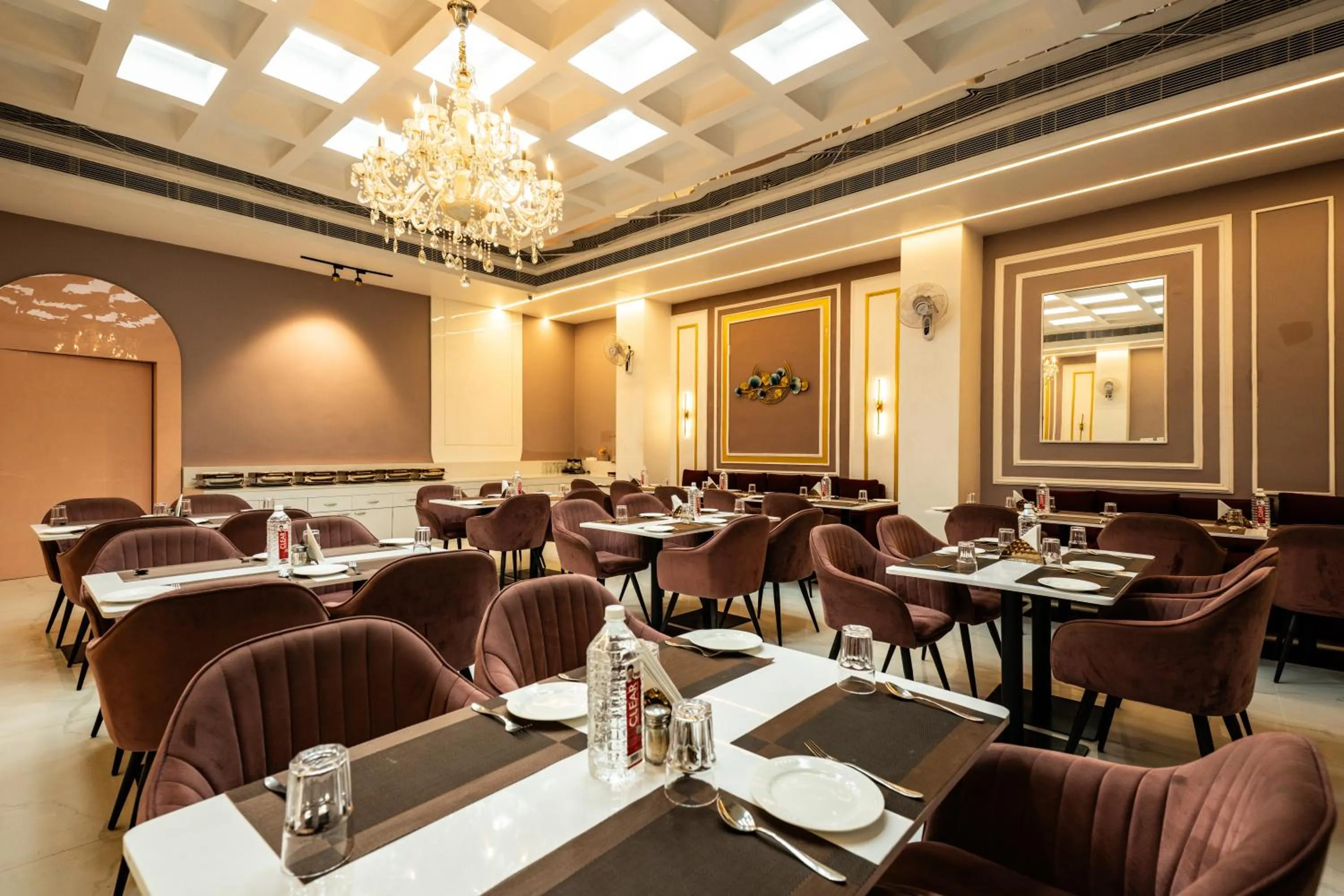 Restaurant/places to eat in Tripli Hotels Evara Inn