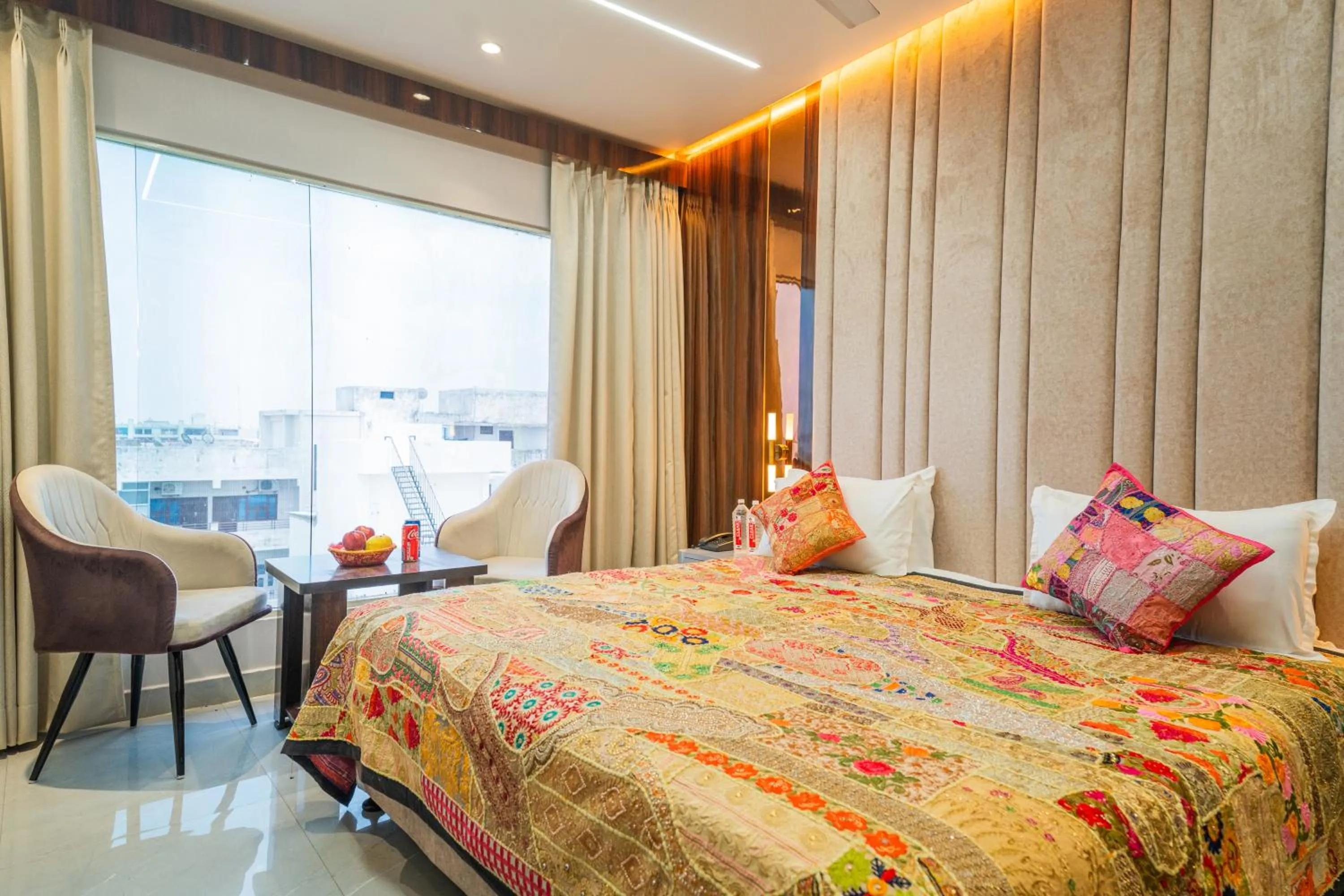 Bed in Tripli Hotels Evara Inn