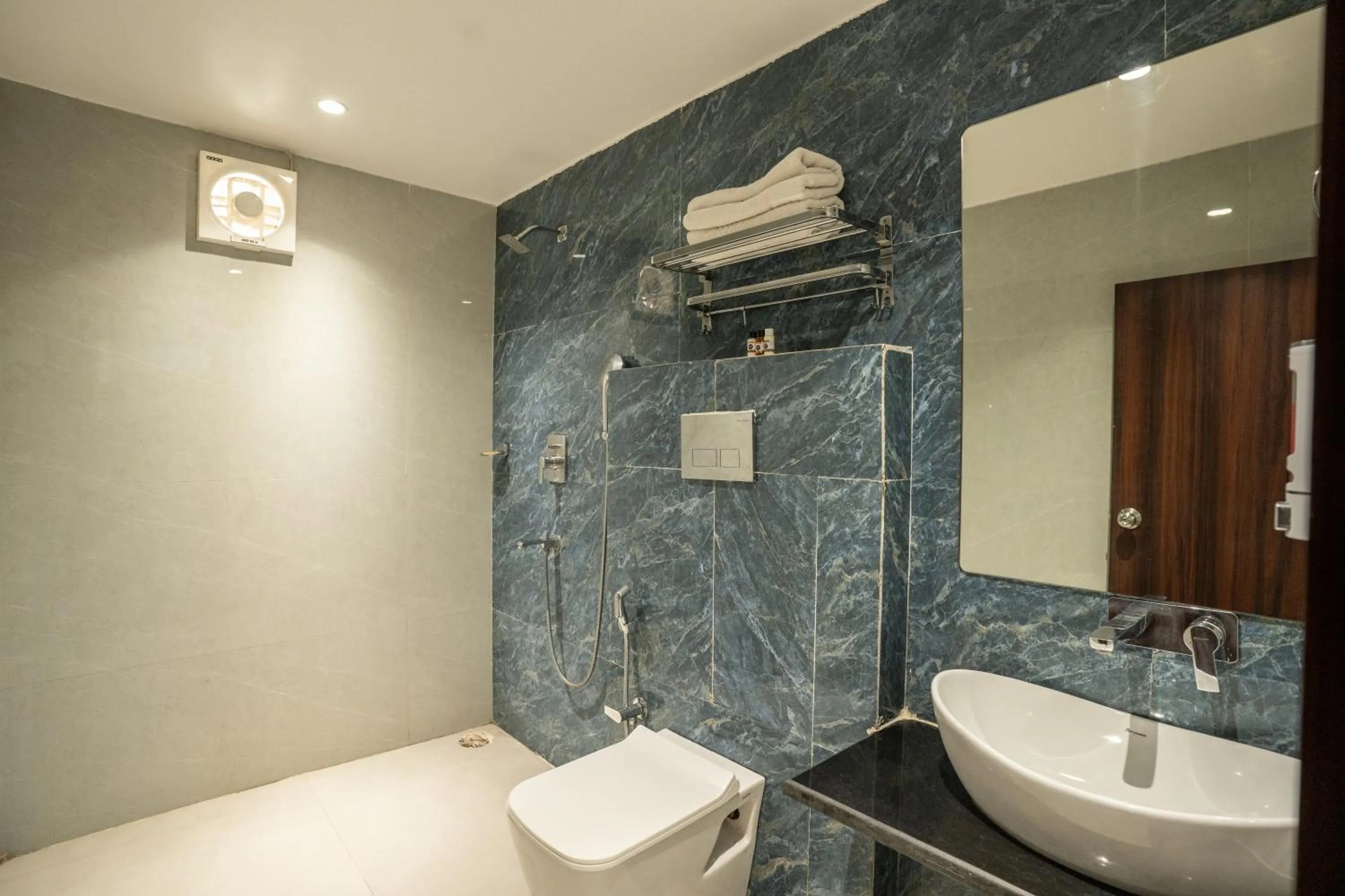 Bathroom in Tripli Hotels Evara Inn