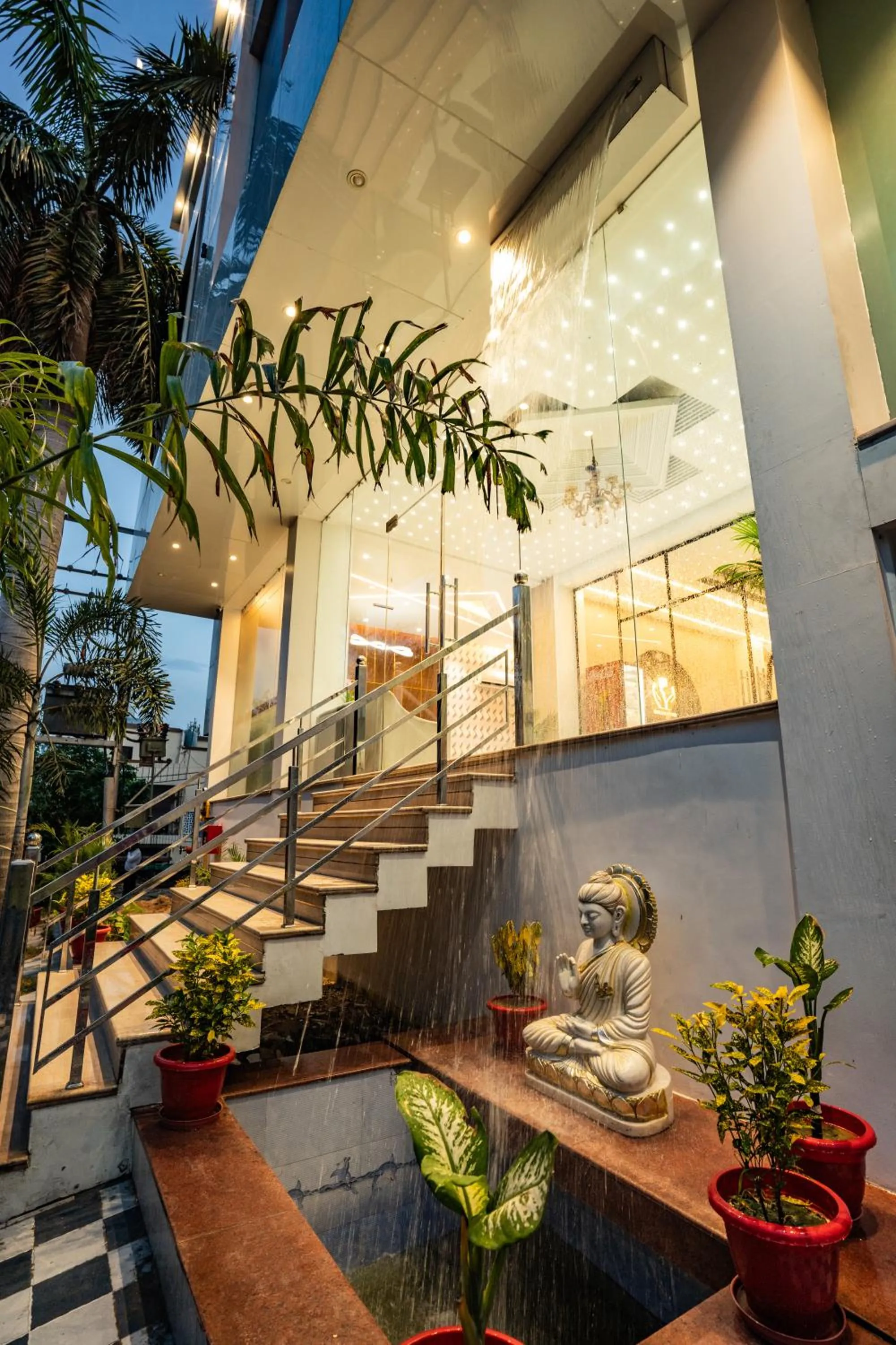 Facade/entrance in Tripli Hotels Evara Inn