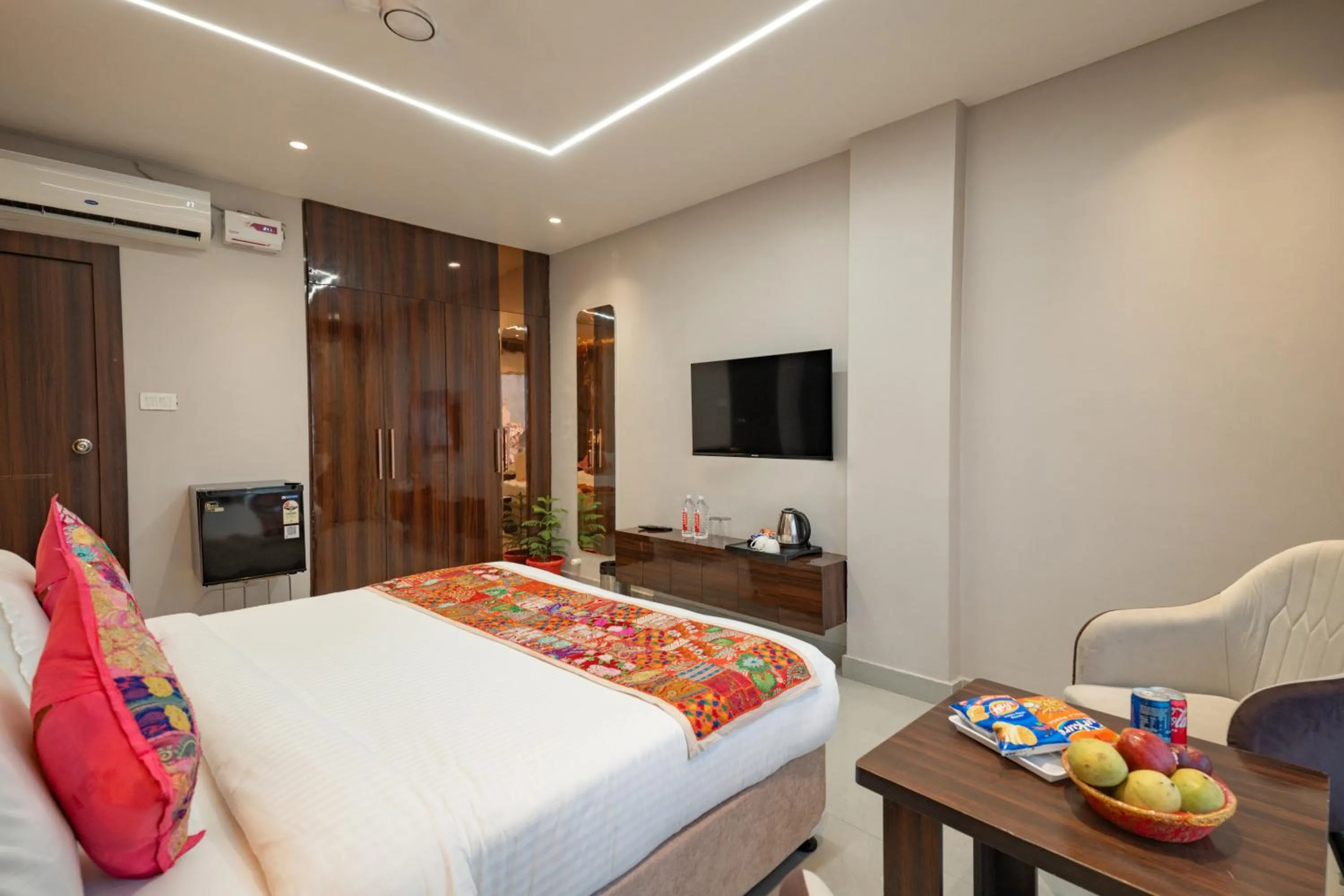 TV and multimedia, Bed in Tripli Hotels Evara Inn