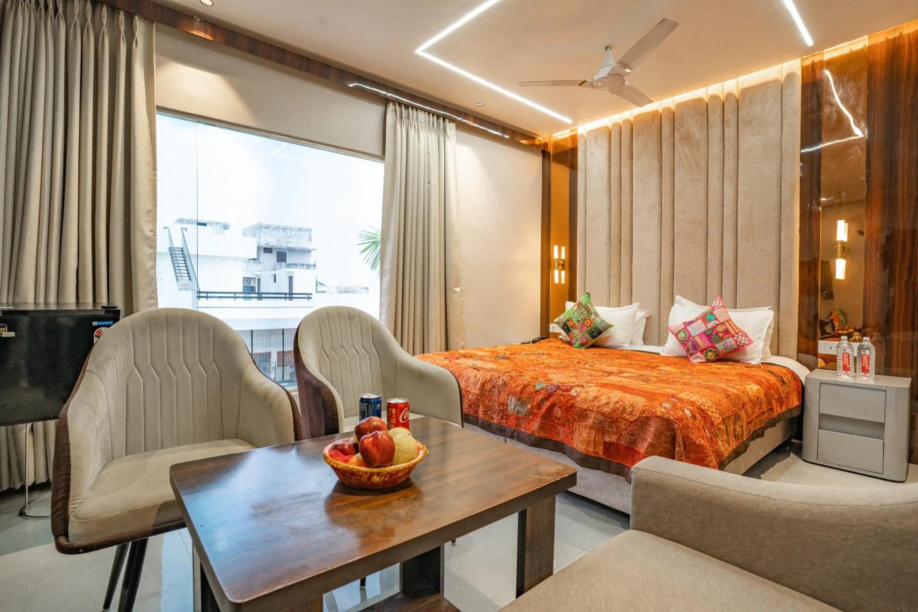 Bed in Tripli Hotels Evara Inn